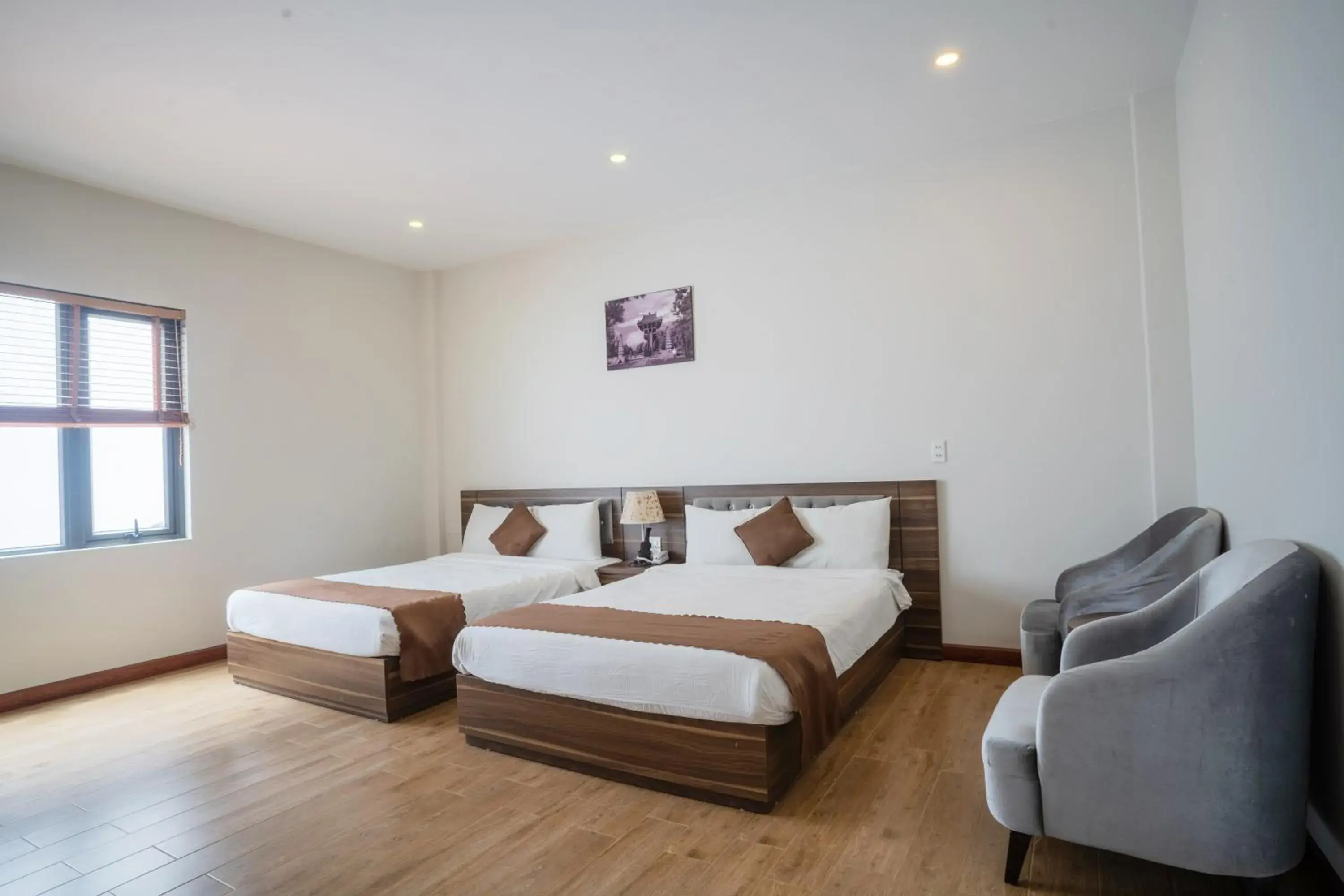 Superior Quadruple Room in Mai Khanh Hotel Superior Quadruple Room in Mai Khanh Hotel