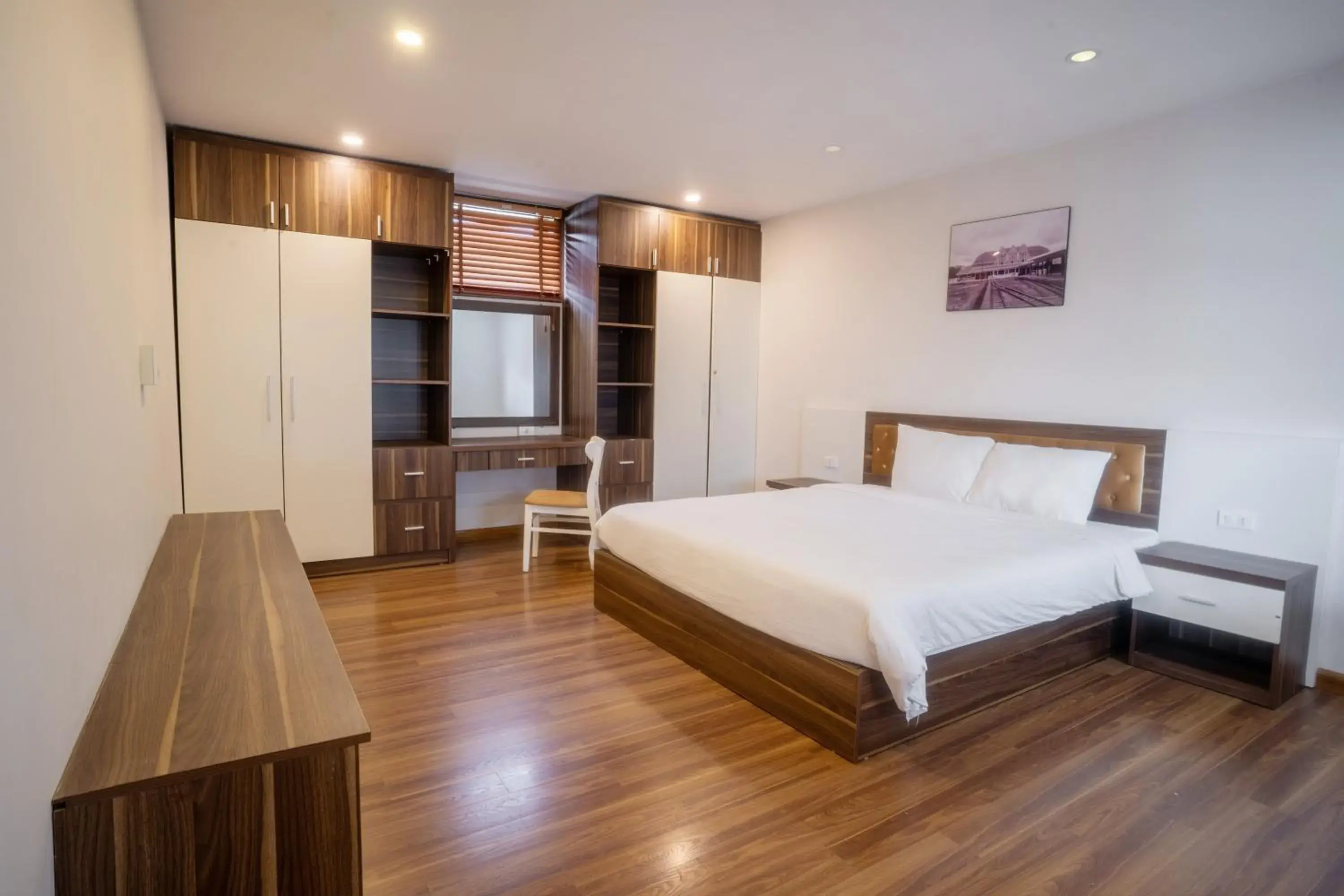 Deluxe King Room in Mai Khanh Hotel Deluxe King Room in Mai Khanh Hotel