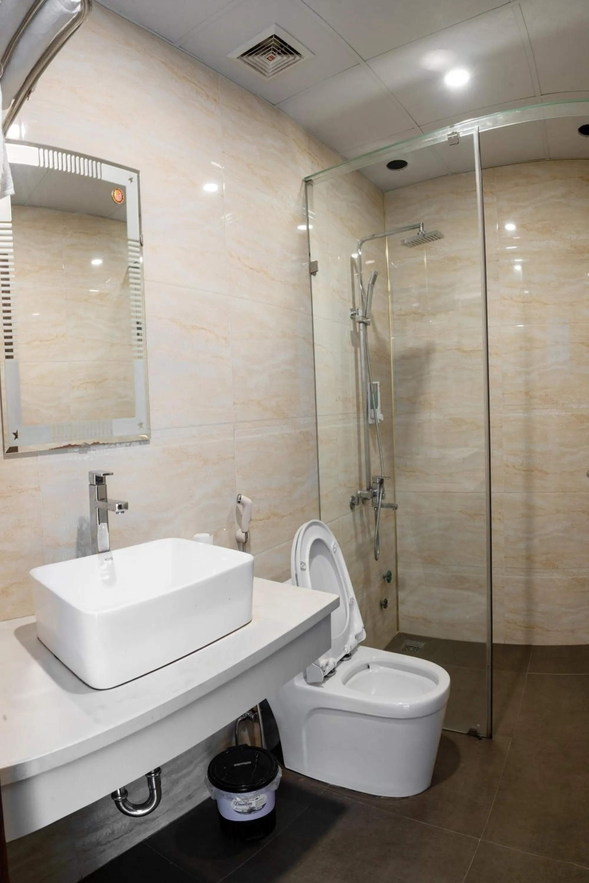 Bathroom in Mai Khanh Hotel