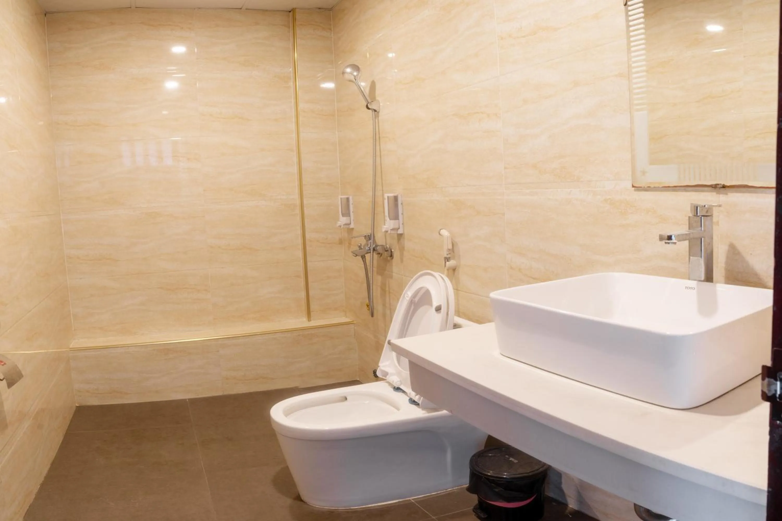 Bathroom in Mai Khanh Hotel