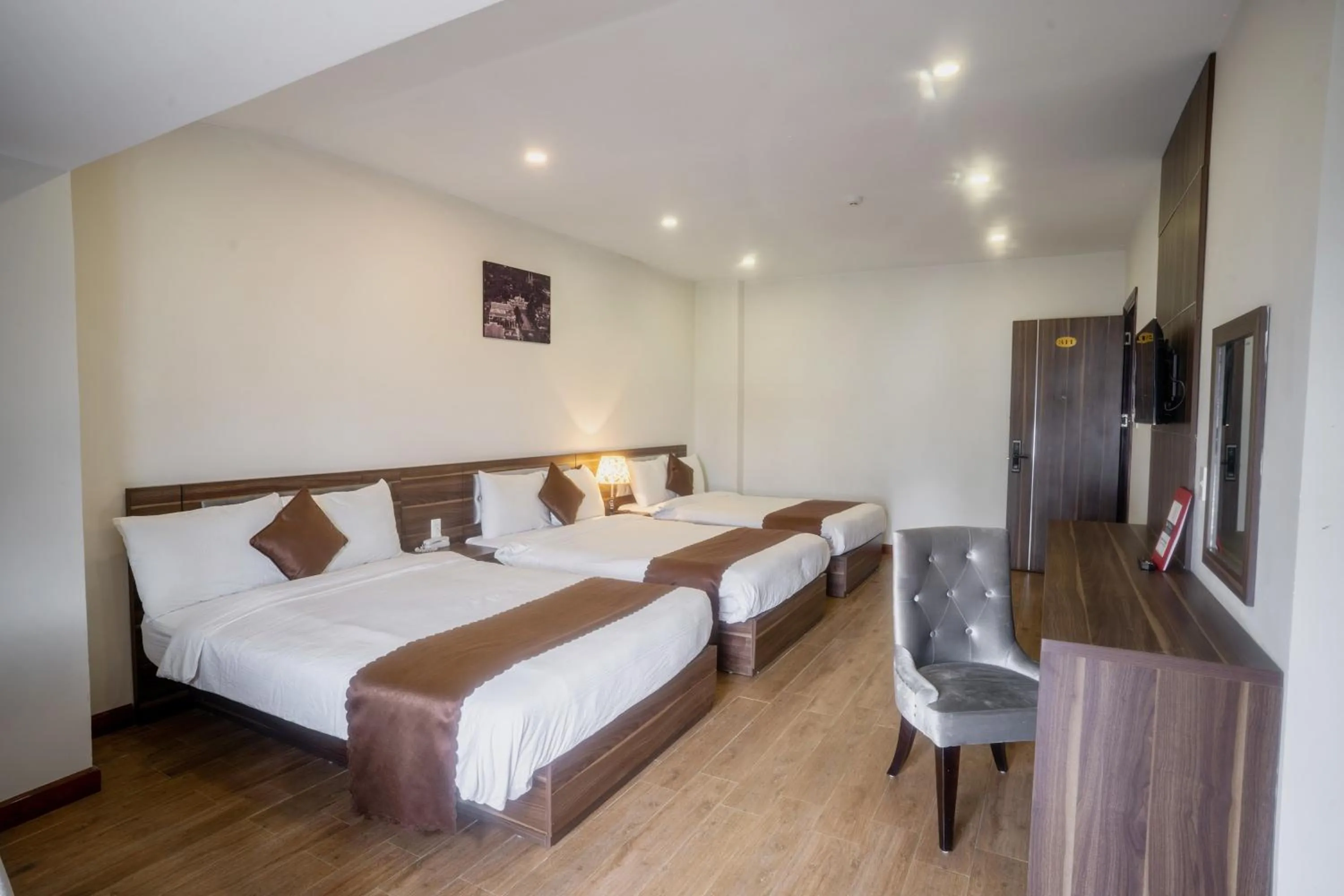 Bedroom, Bed in Mai Khanh Hotel