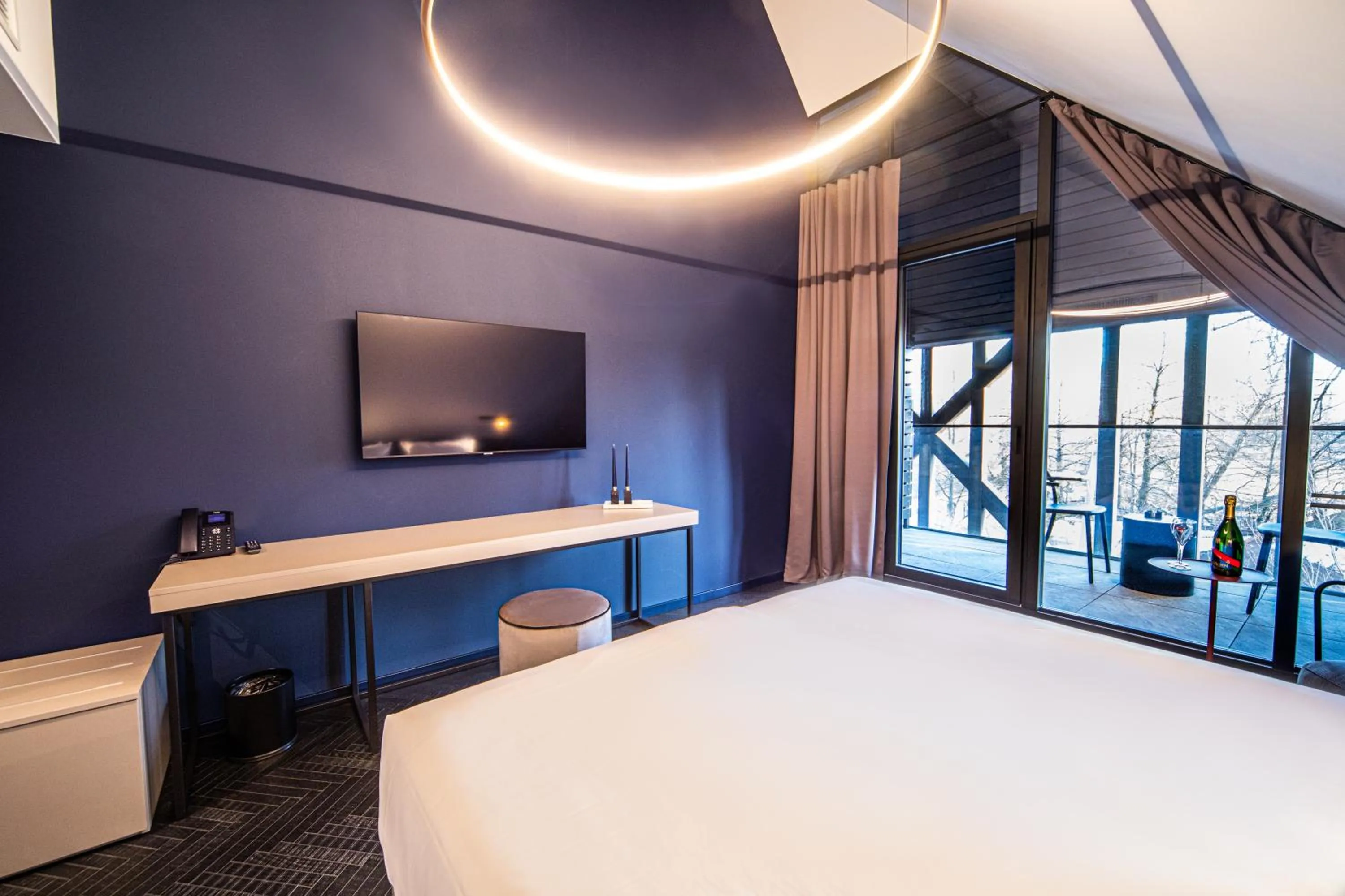 TV and multimedia, Bed in Hotel Čad