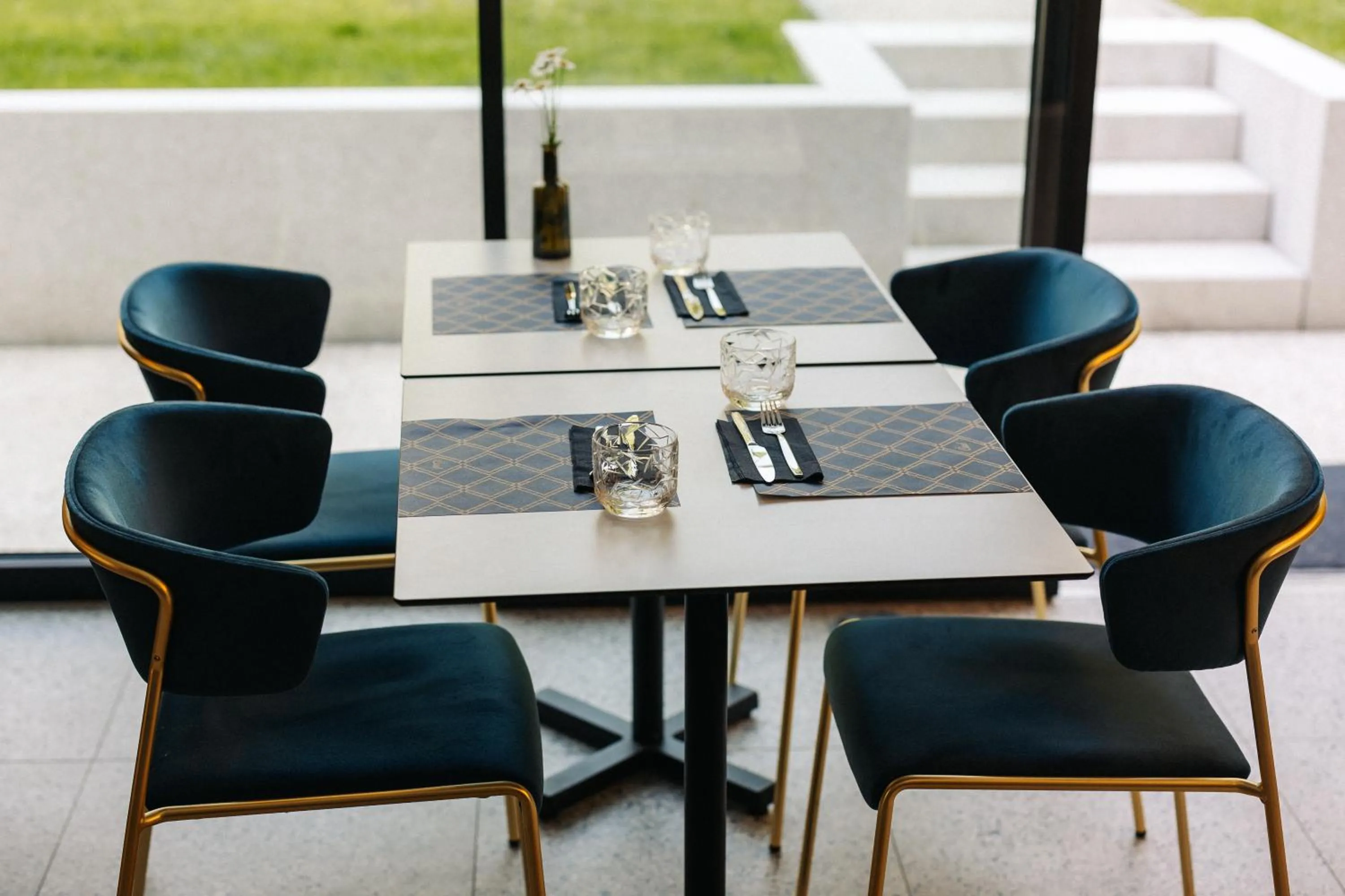 Restaurant/places to eat in Hotel Čad