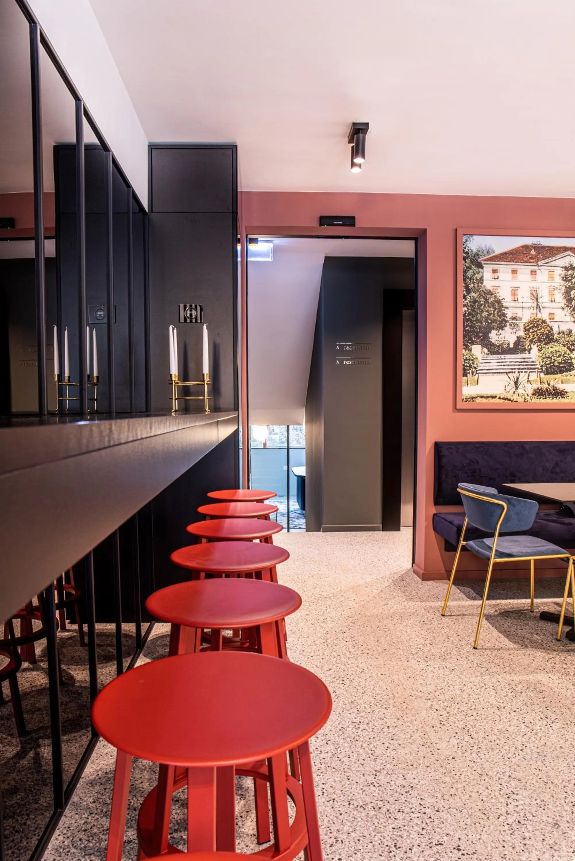 Restaurant/places to eat in Hotel Čad