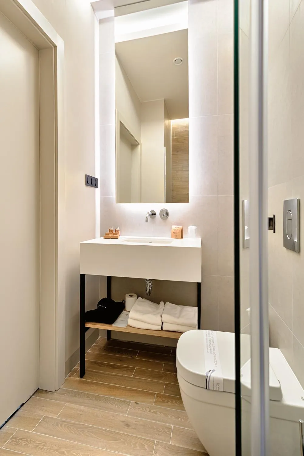 Toilet in Hotel The Loom