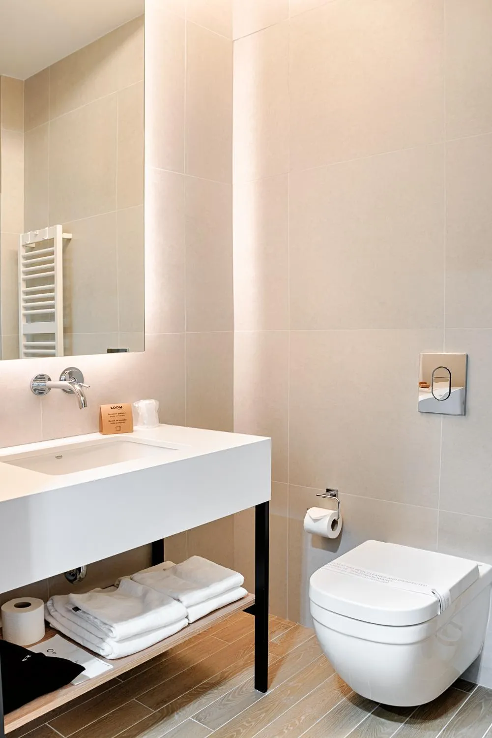 Toilet in Hotel The Loom