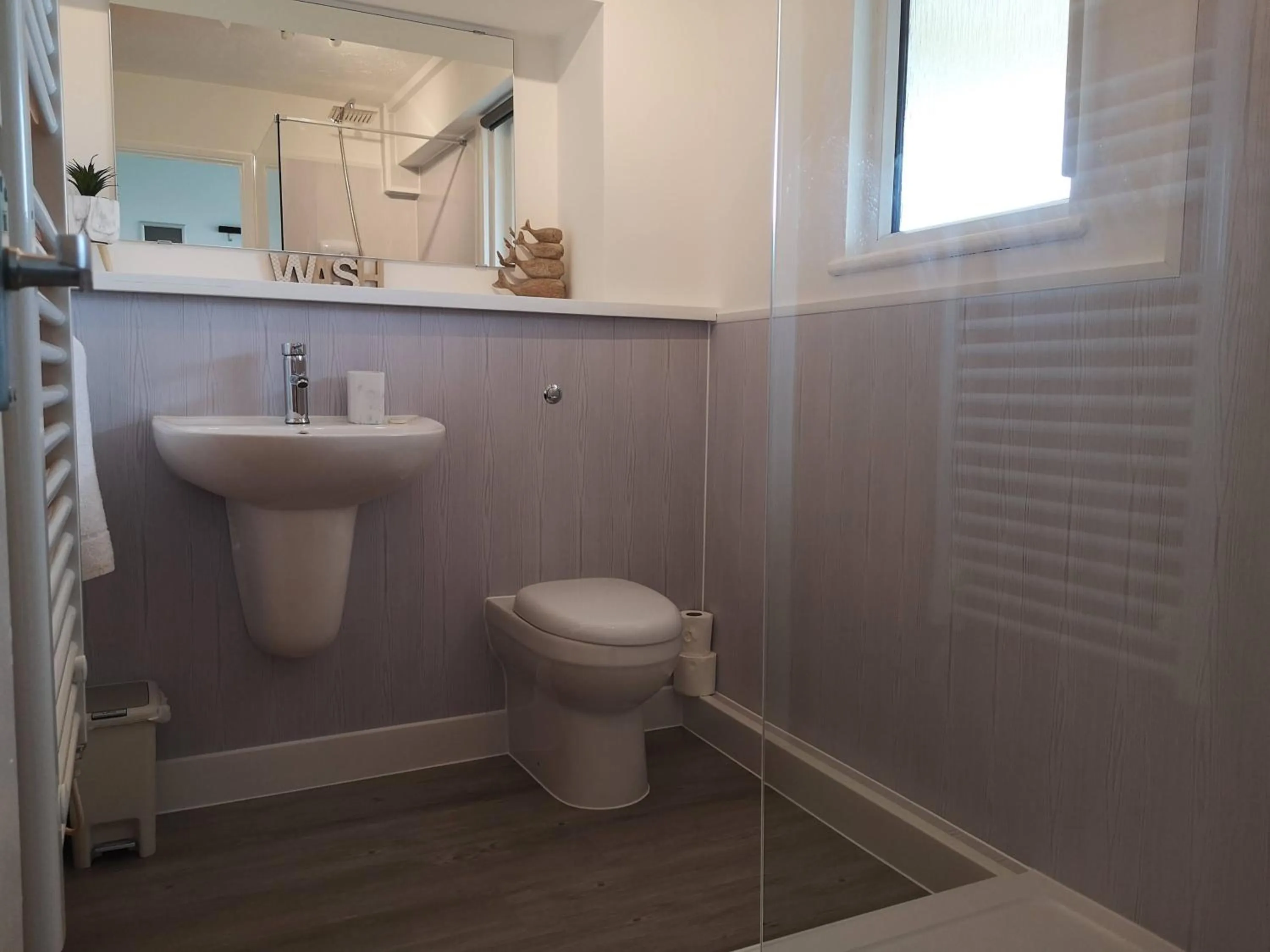 Bathroom in Eastcliff Escape Folkestone