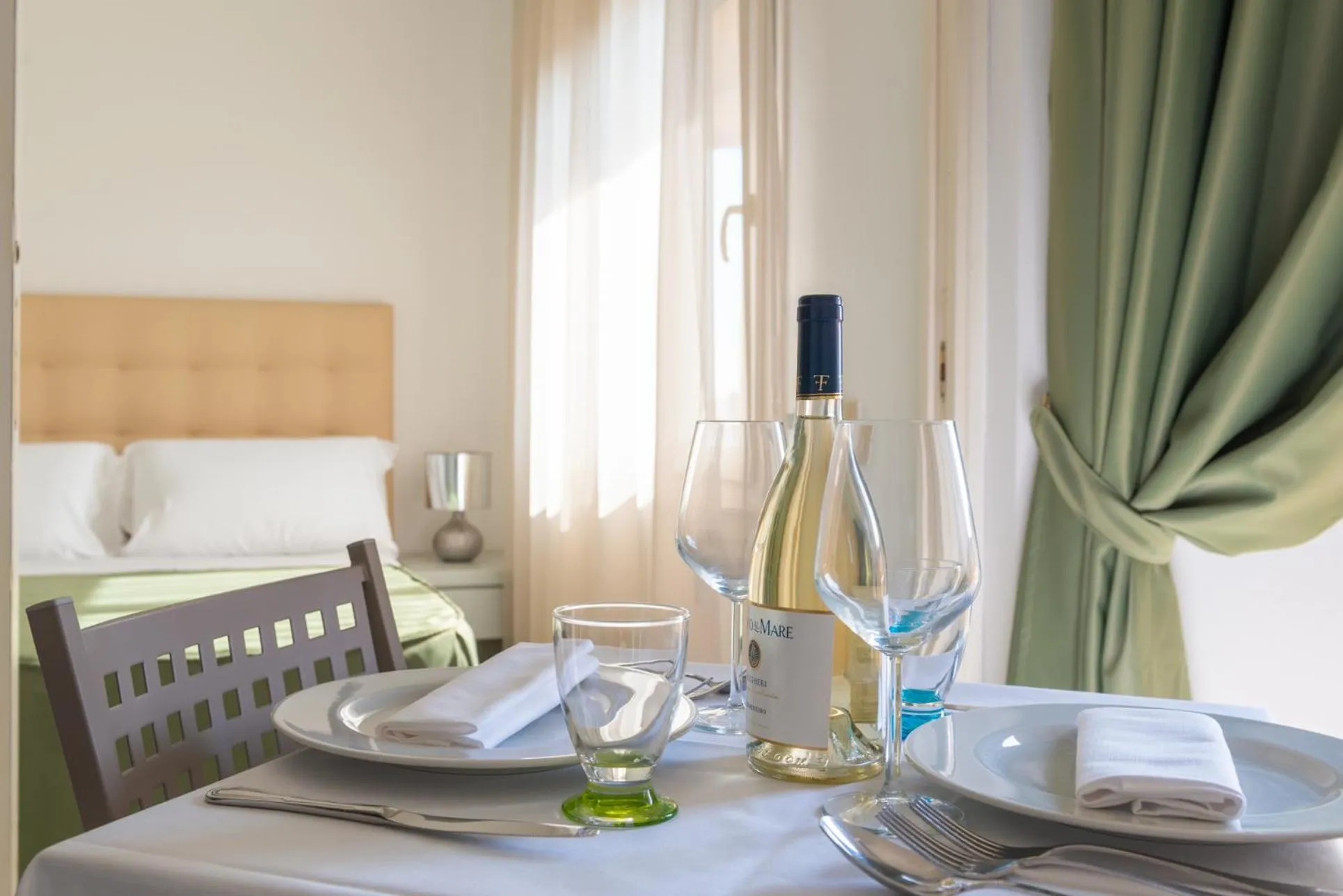 Dining area, Bed in Residence Marina di Cecina