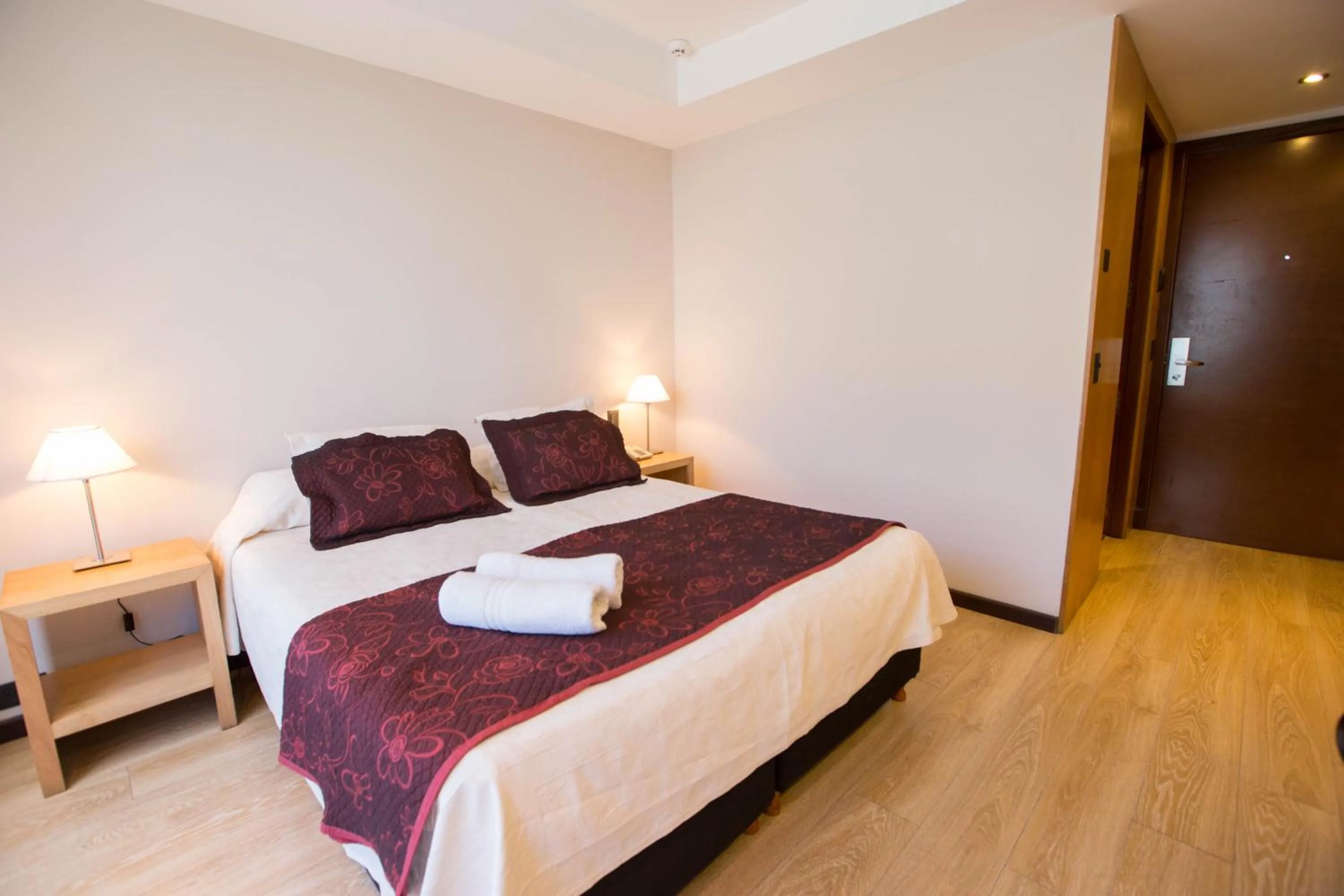 Bed in Hotel Bariloche Suites