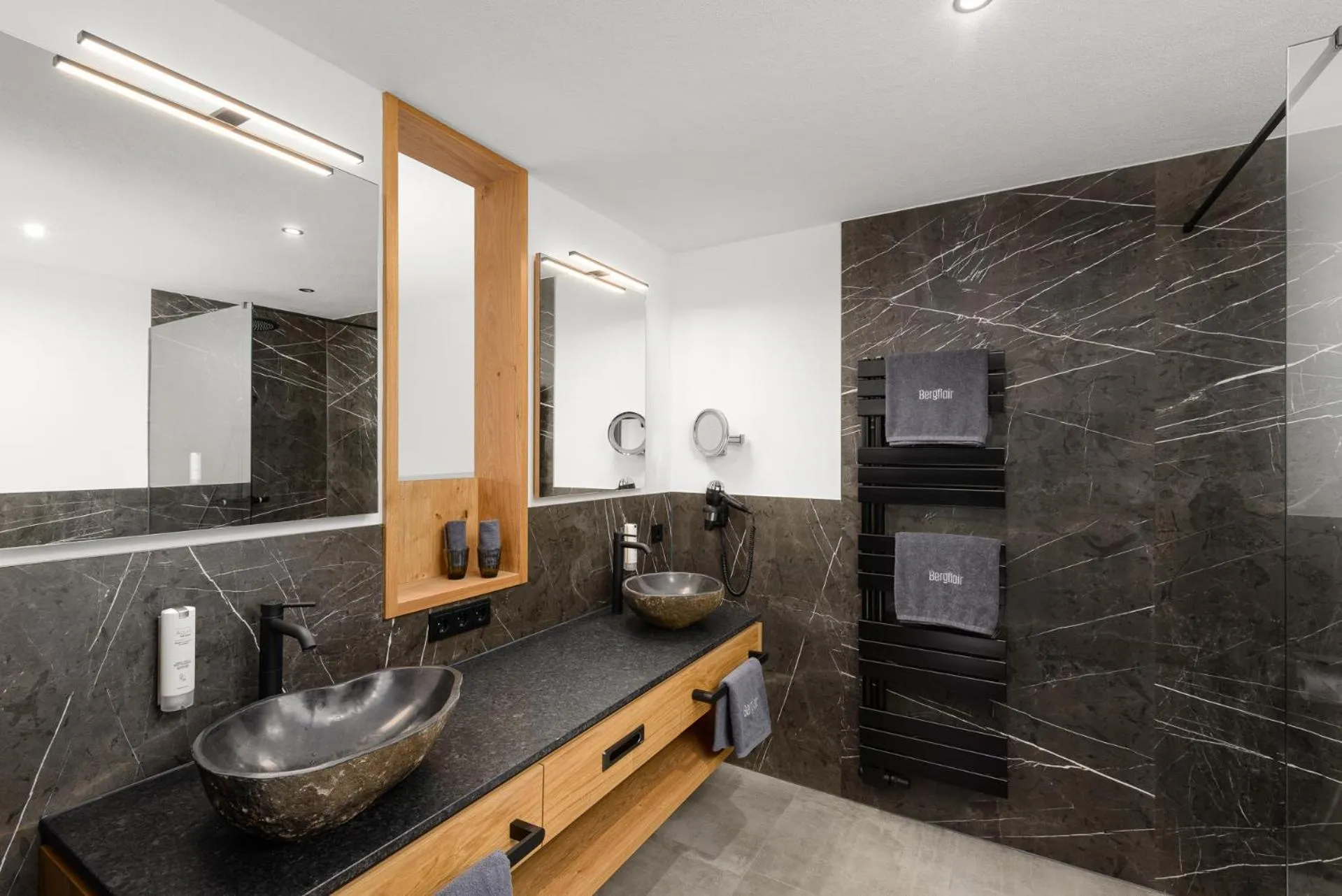 Bathroom in Hotel Bergflair