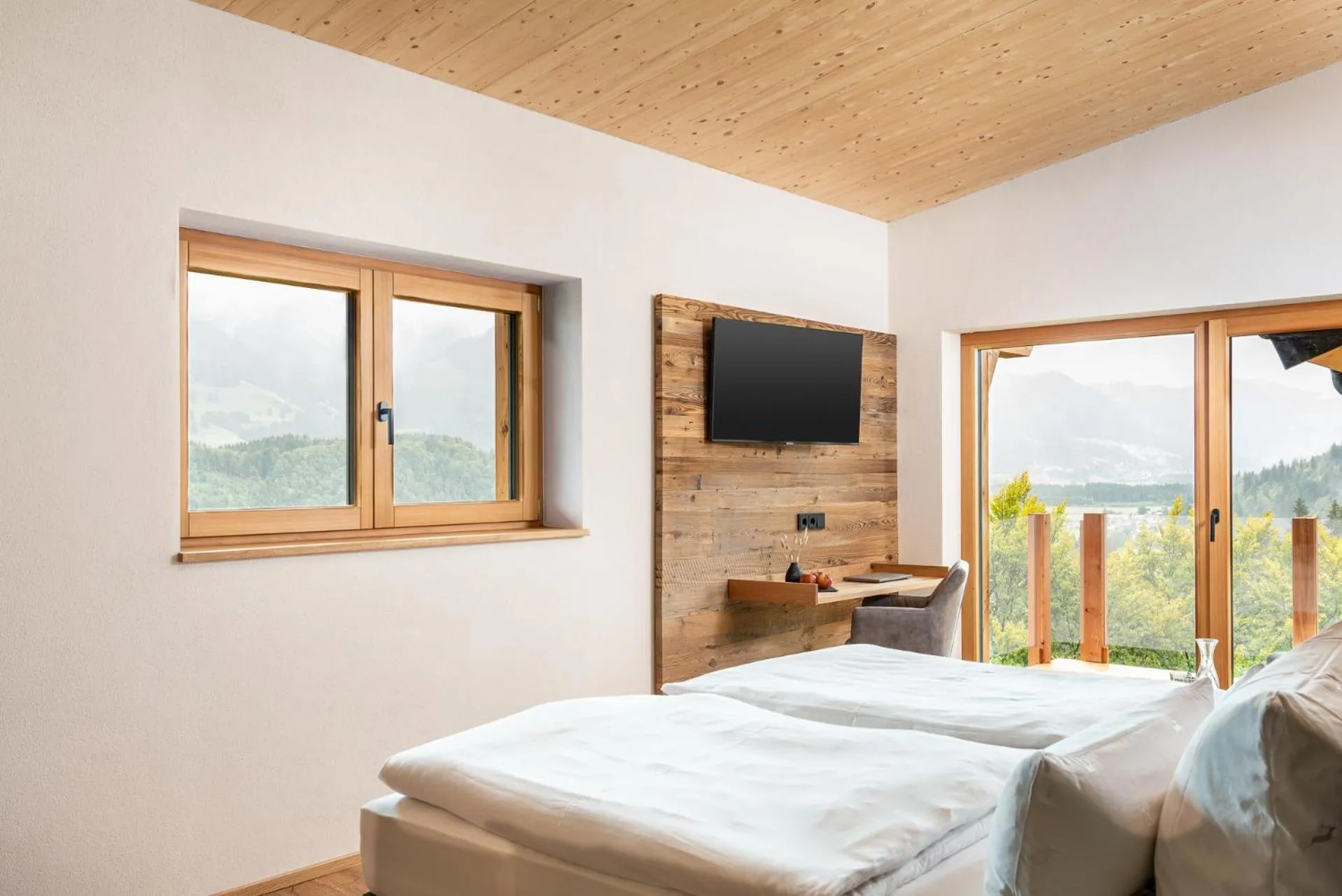 Balcony/Terrace, Bed in Hotel Bergflair