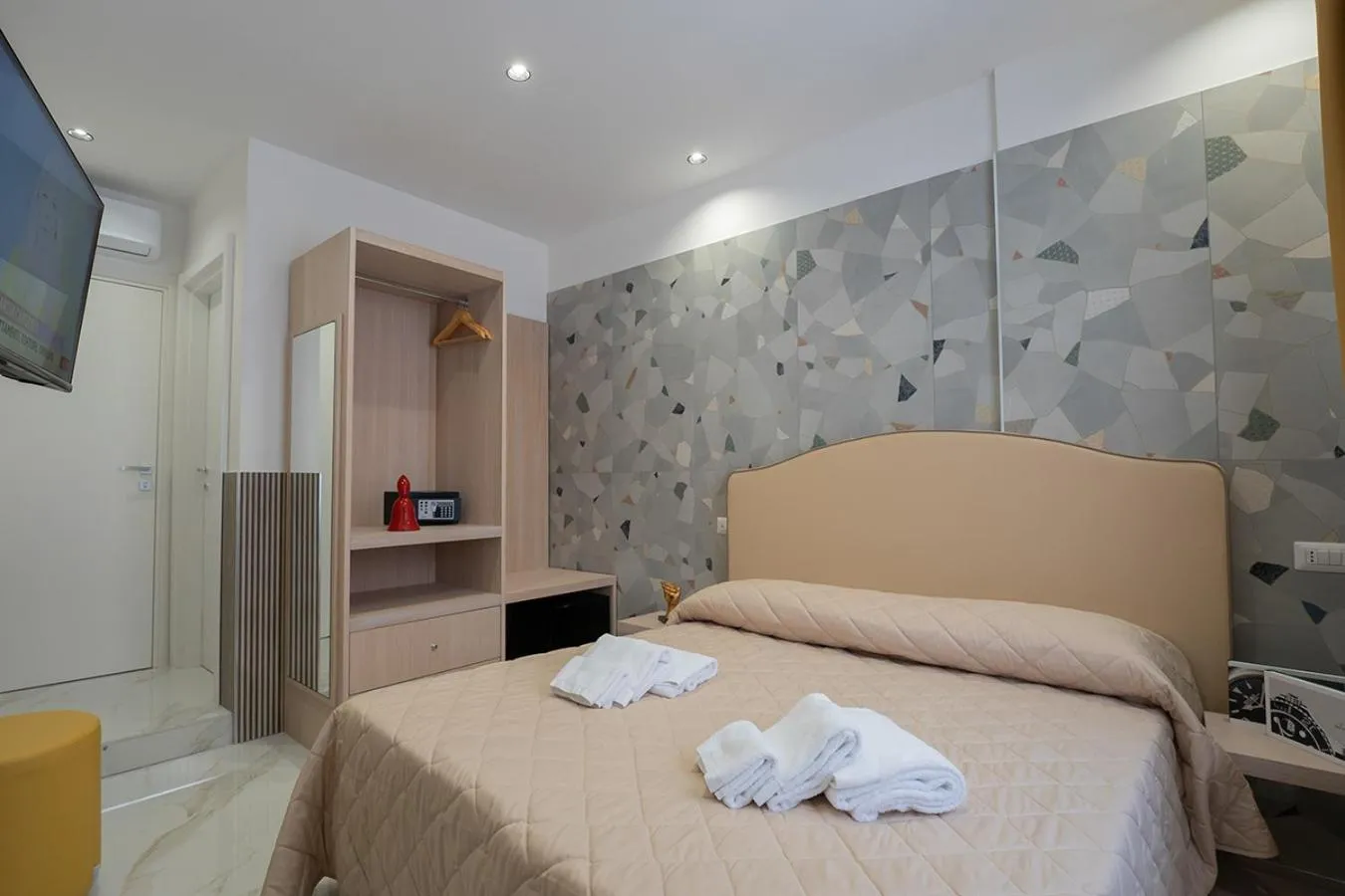 Bedroom, Bed in P.C. Boutique Medina H. Napoli Centro, by Clapa Group