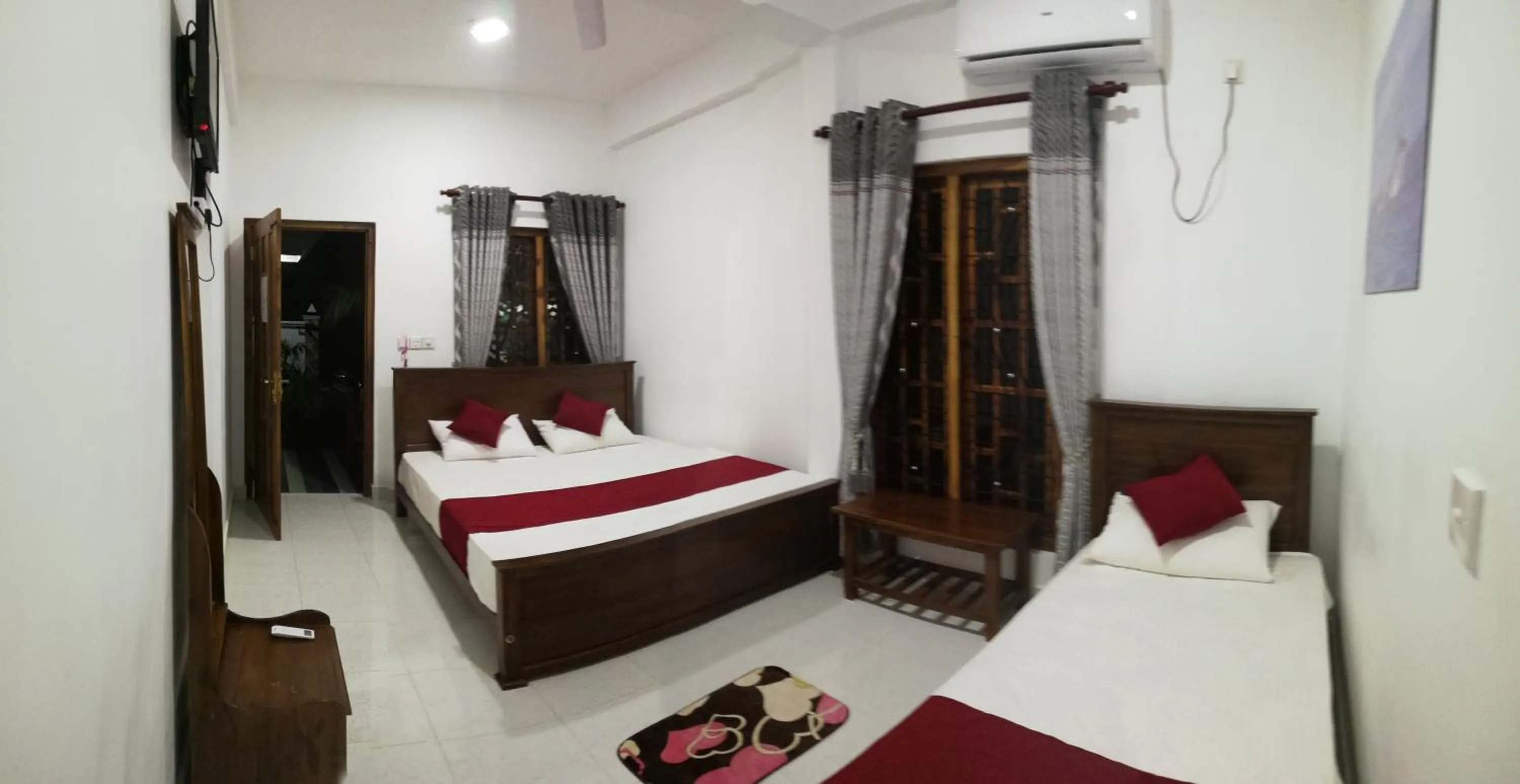 Photo of the whole room, Bed in Dive beach palace