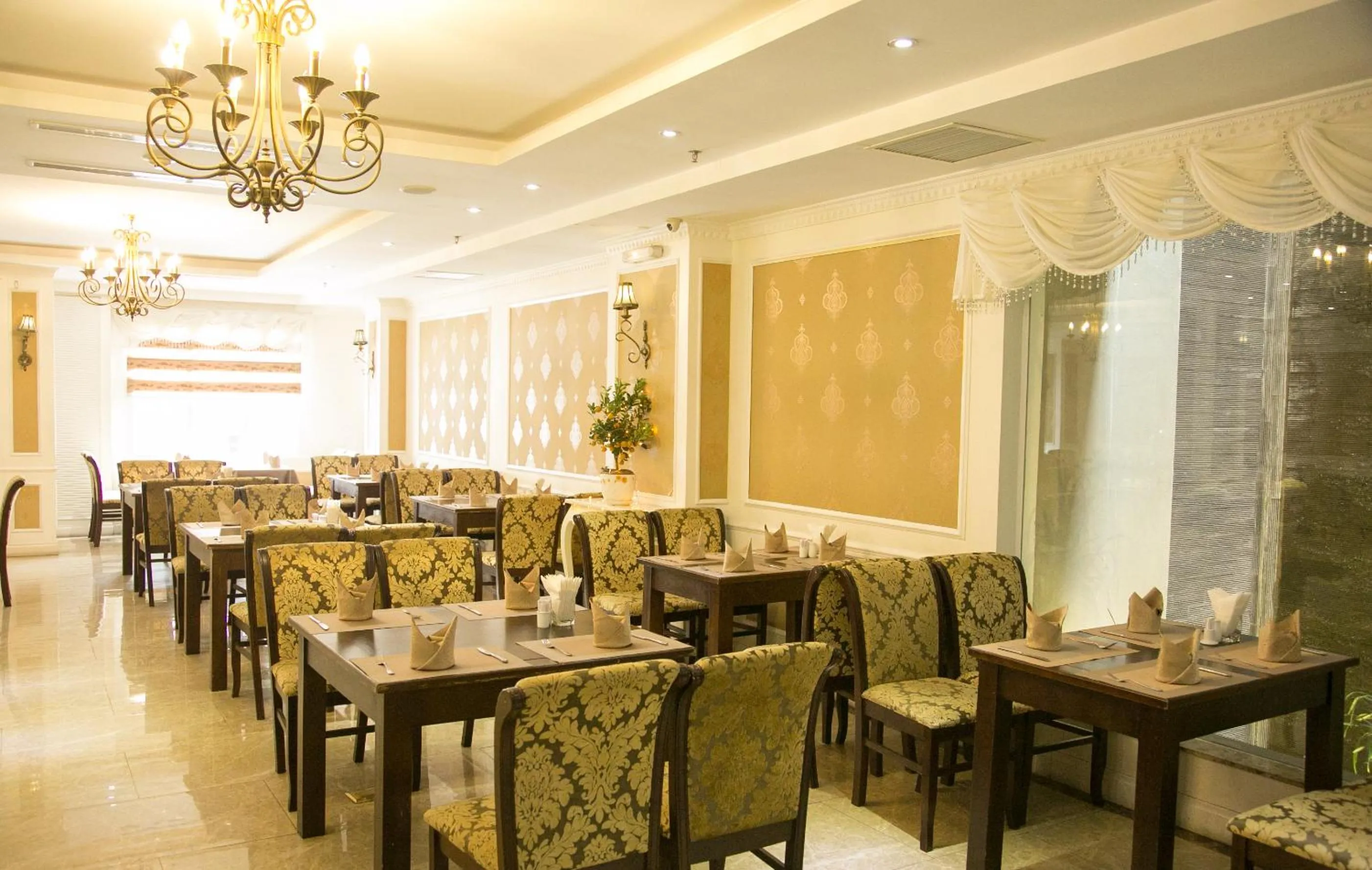 Restaurant/places to eat in CityBay Palace Hạ Long Hotel
