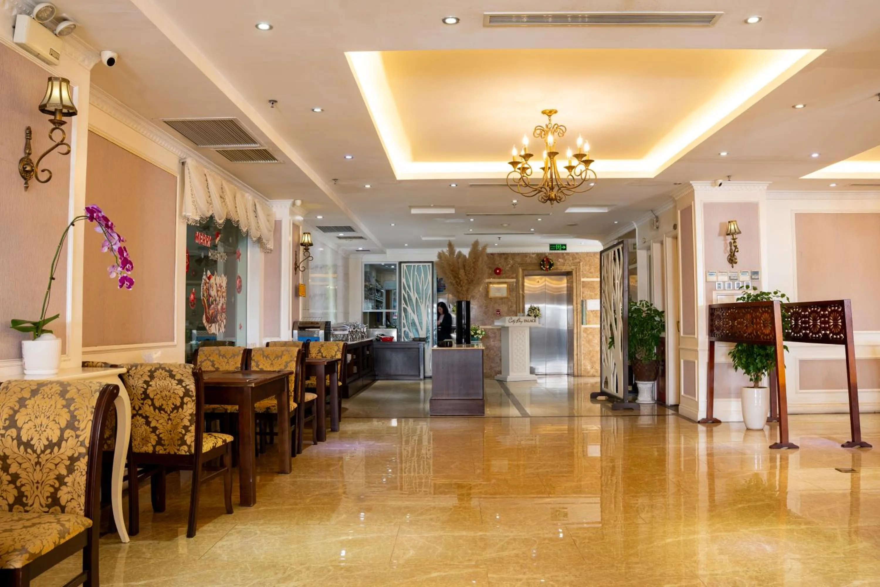Restaurant/places to eat in CityBay Palace Hạ Long Hotel