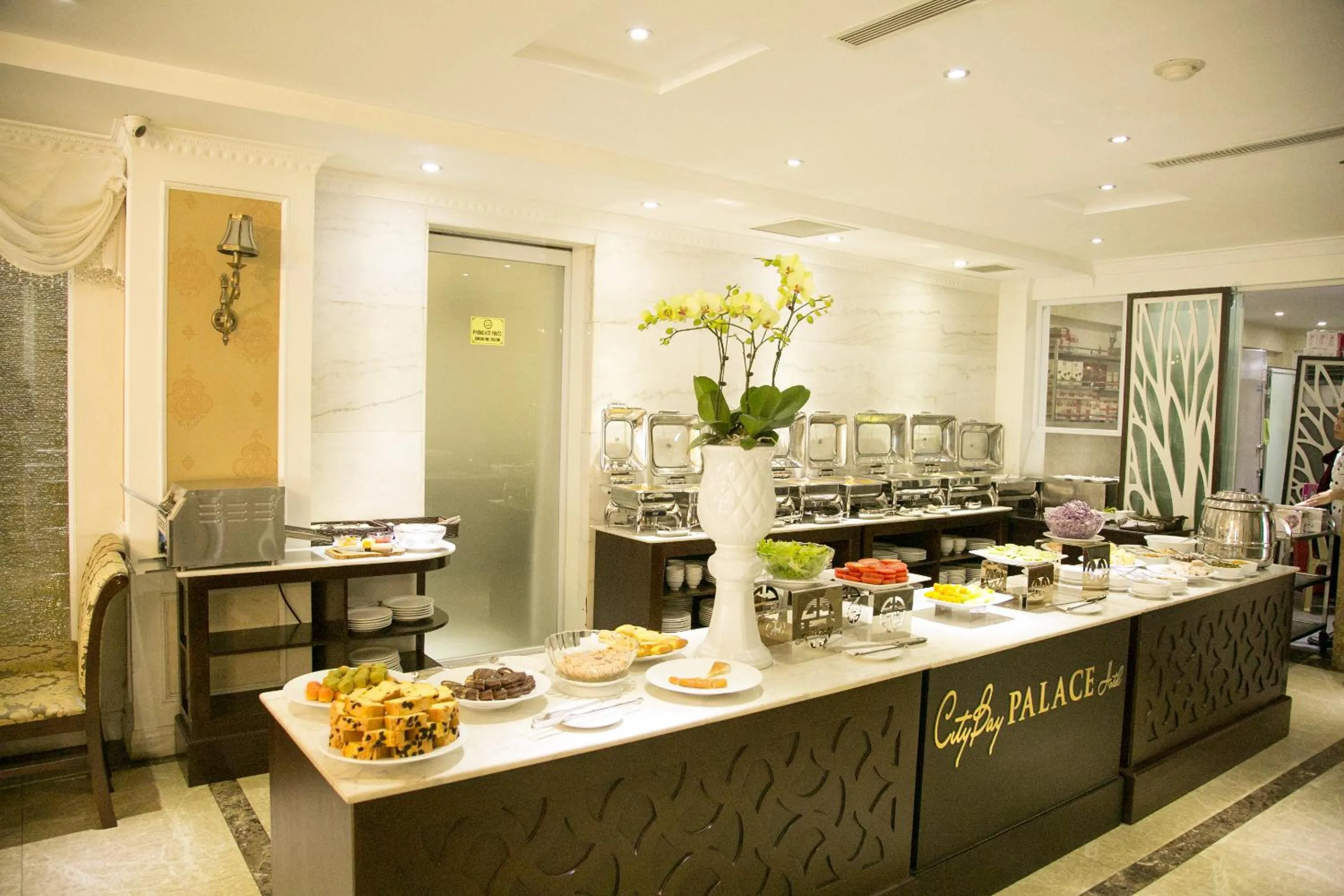 Restaurant/places to eat in CityBay Palace Hạ Long Hotel