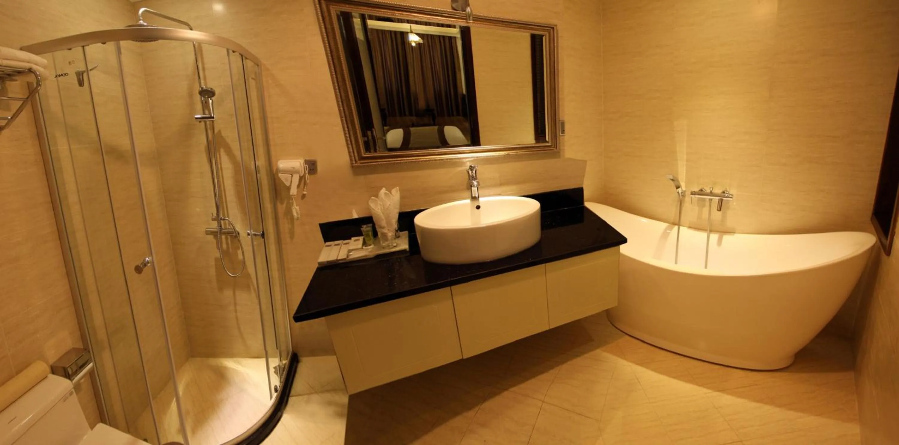 Toilet in CityBay Palace Hạ Long Hotel