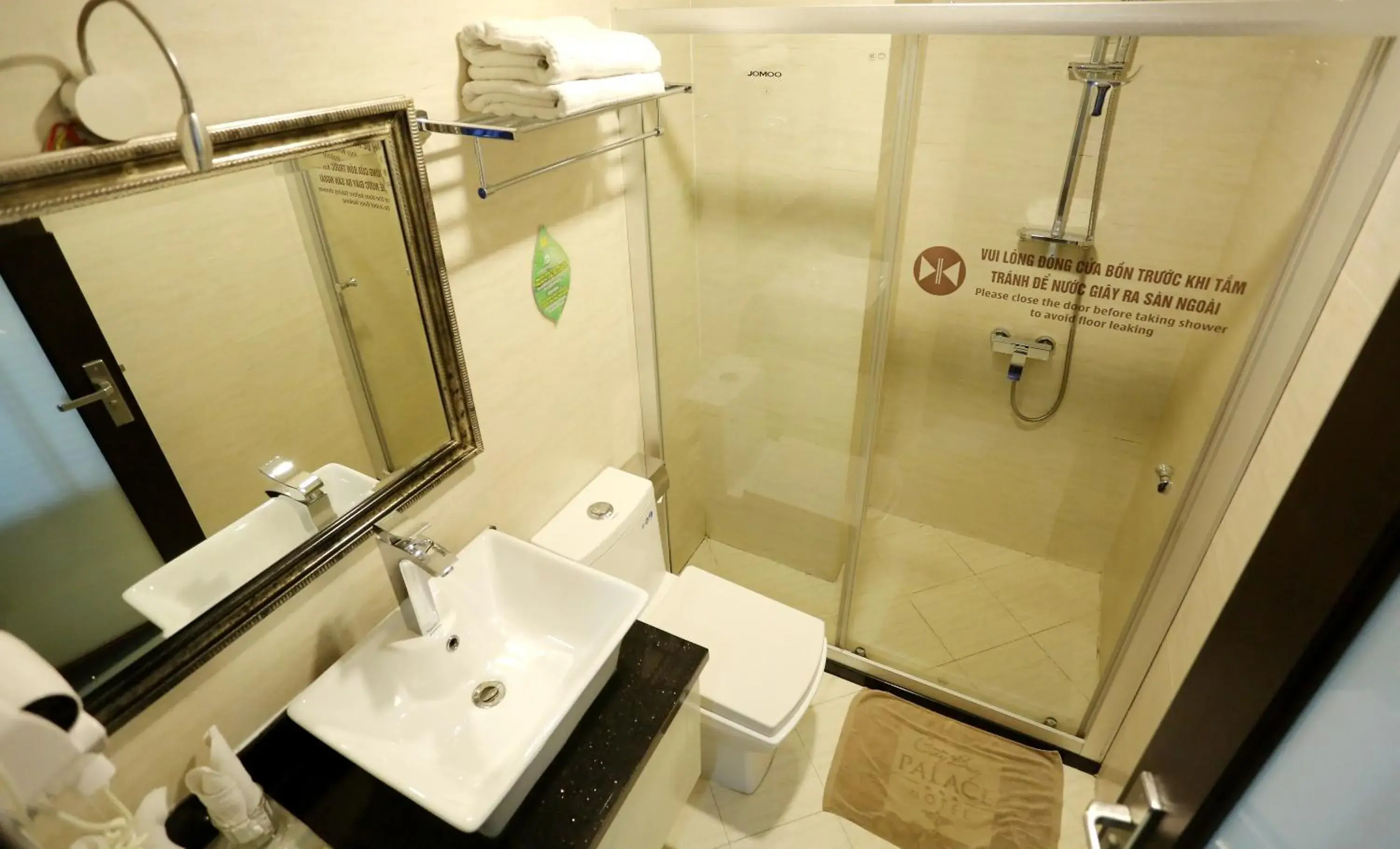 Deluxe Double or Twin Room with City View in CityBay Palace Hạ Long Hotel Deluxe Double or Twin Room with City View in CityBay Palace Hạ Long Hotel