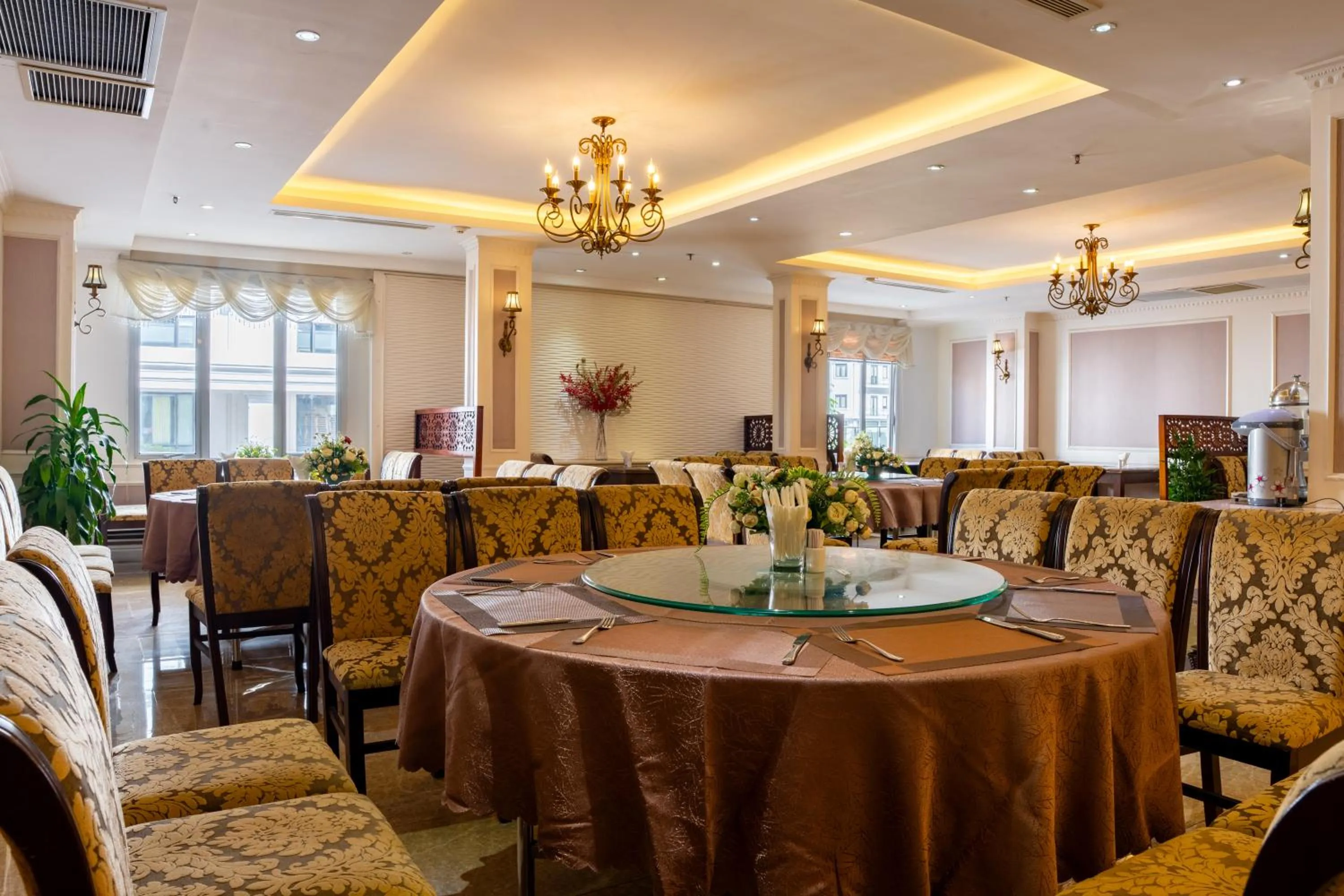 Restaurant/places to eat in CityBay Palace Hạ Long Hotel