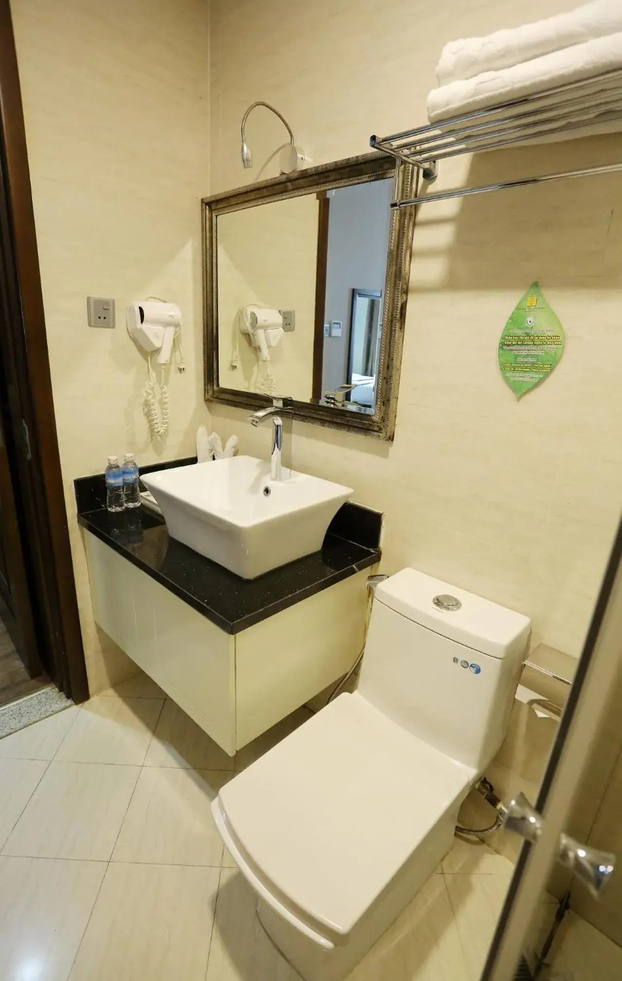 Superior Double or Twin Room with City View in CityBay Palace Hạ Long Hotel Superior Double or Twin Room with City View in CityBay Palace Hạ Long Hotel