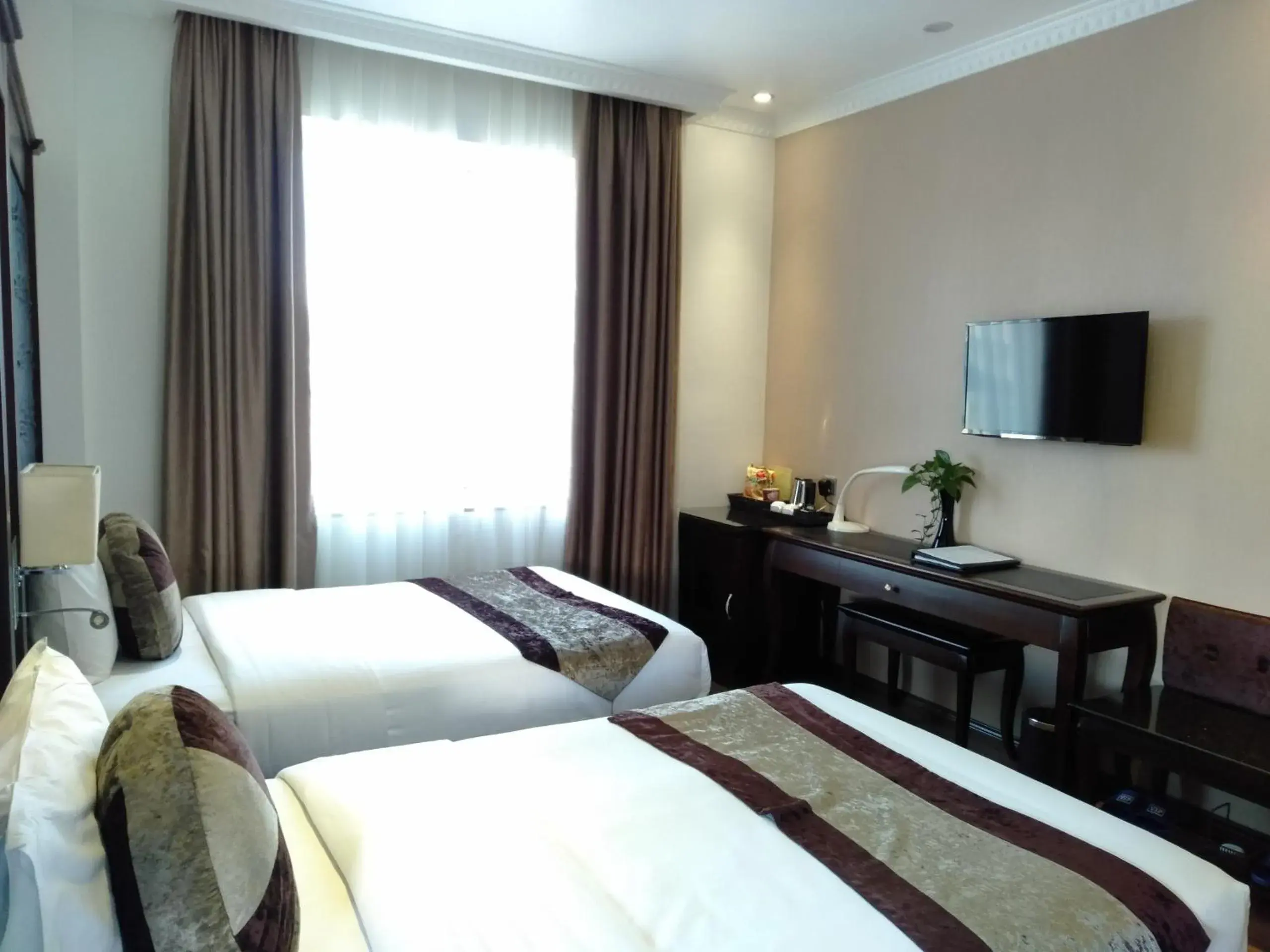 Superior Double or Twin Room with City View in CityBay Palace Hạ Long Hotel Superior Double or Twin Room with City View in CityBay Palace Hạ Long Hotel