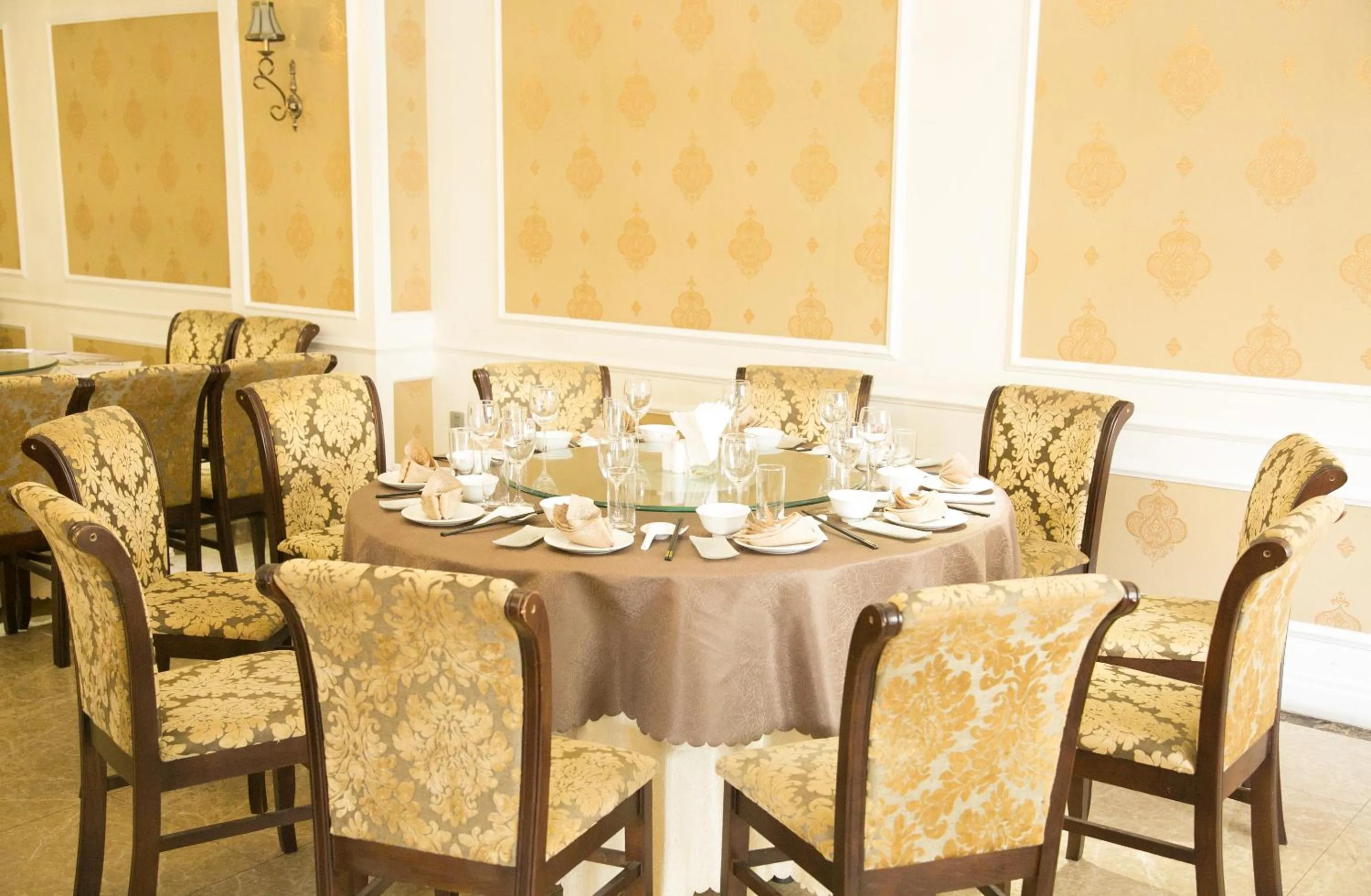 Restaurant/places to eat in CityBay Palace Hạ Long Hotel