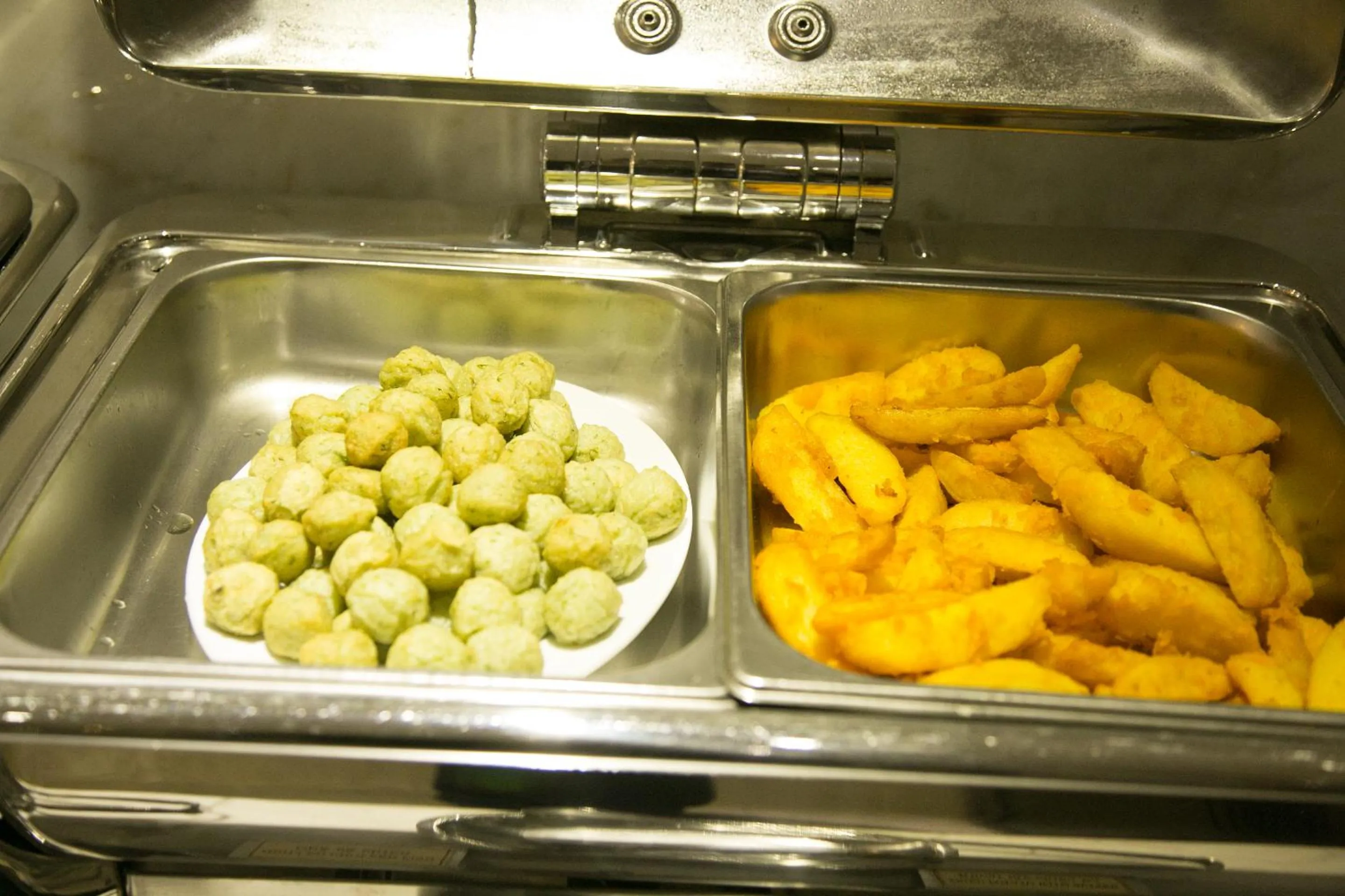 Restaurant/places to eat in CityBay Palace Hạ Long Hotel