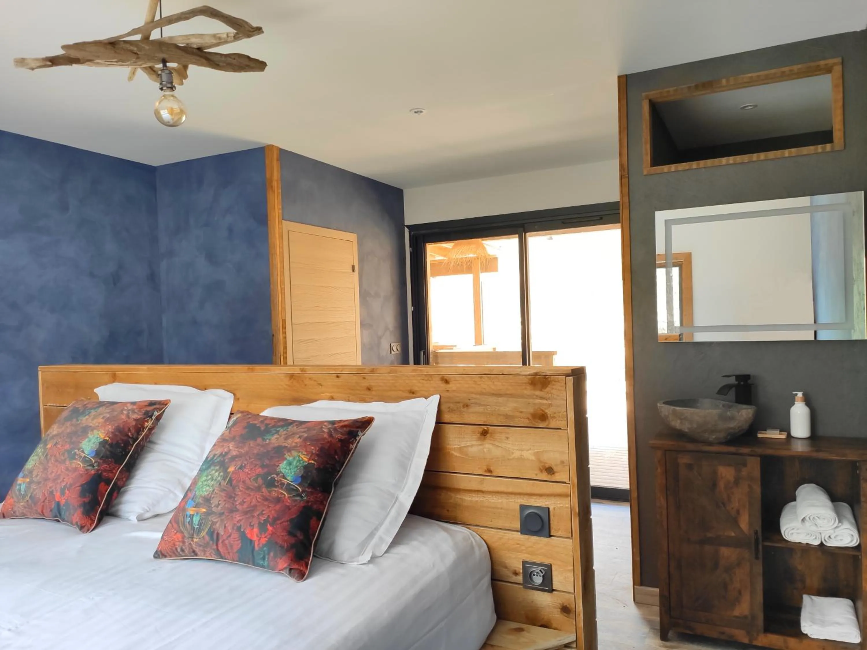 Bedroom, Bed in Villa Occitana