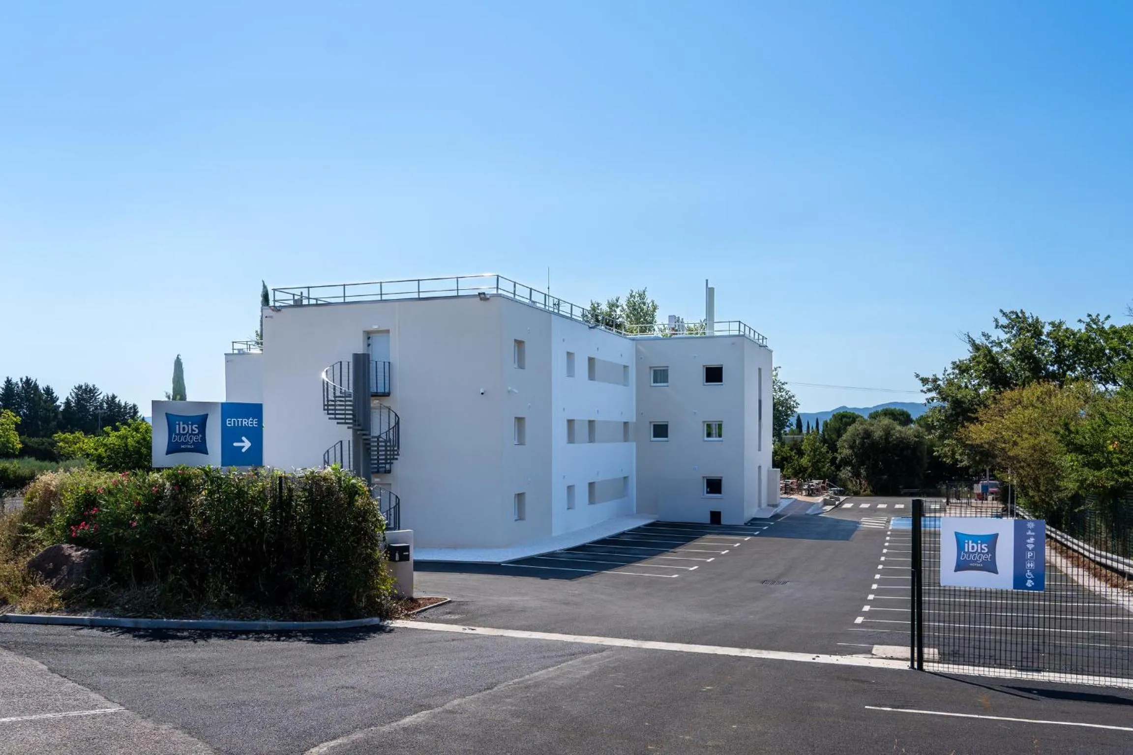 Property building in ibis budget Le Cannet des Maures