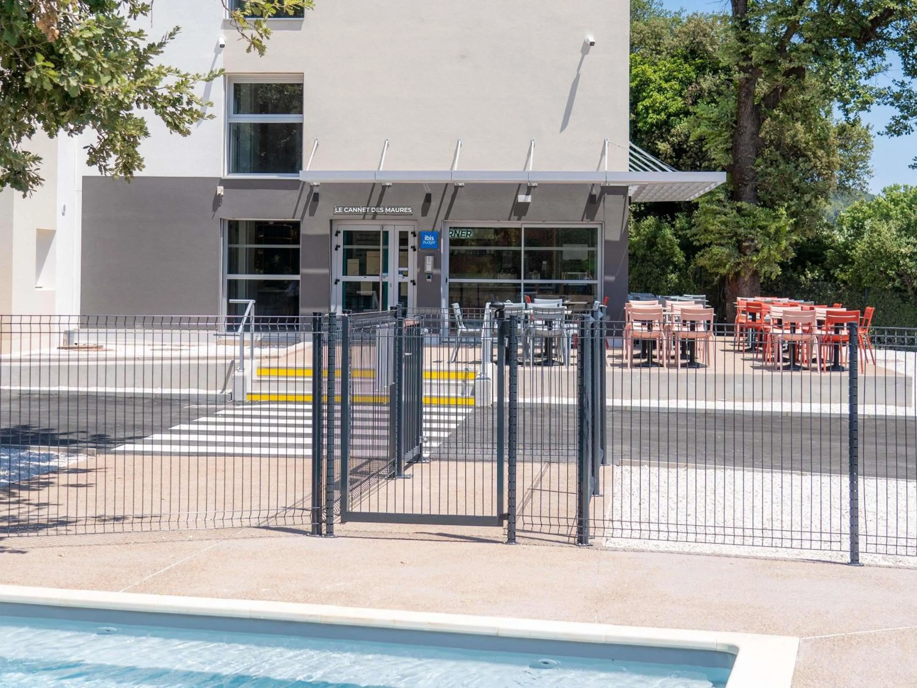 Pool view in ibis budget Le Cannet des Maures