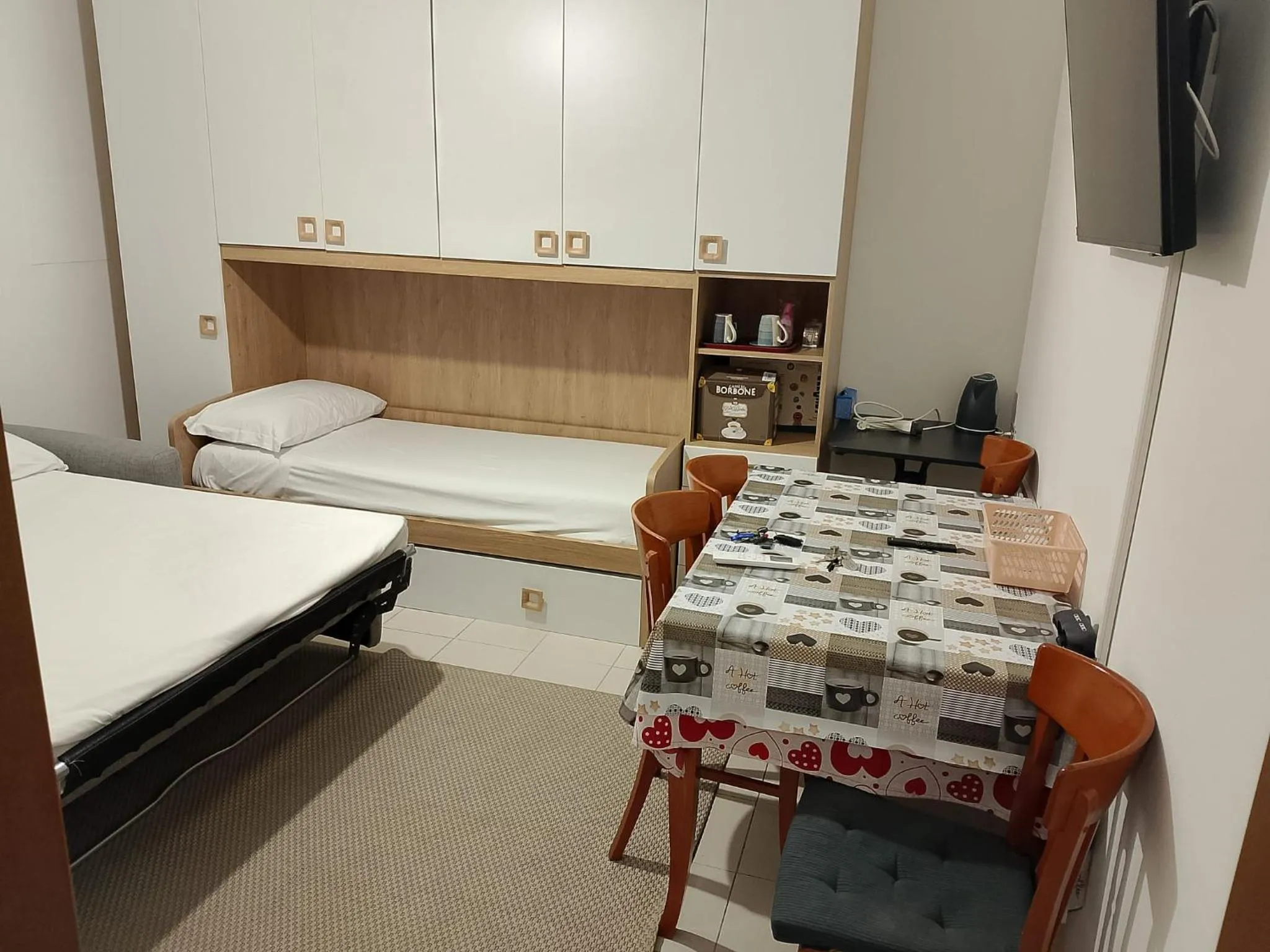 TV and multimedia, Bed in Hotel Fioralba