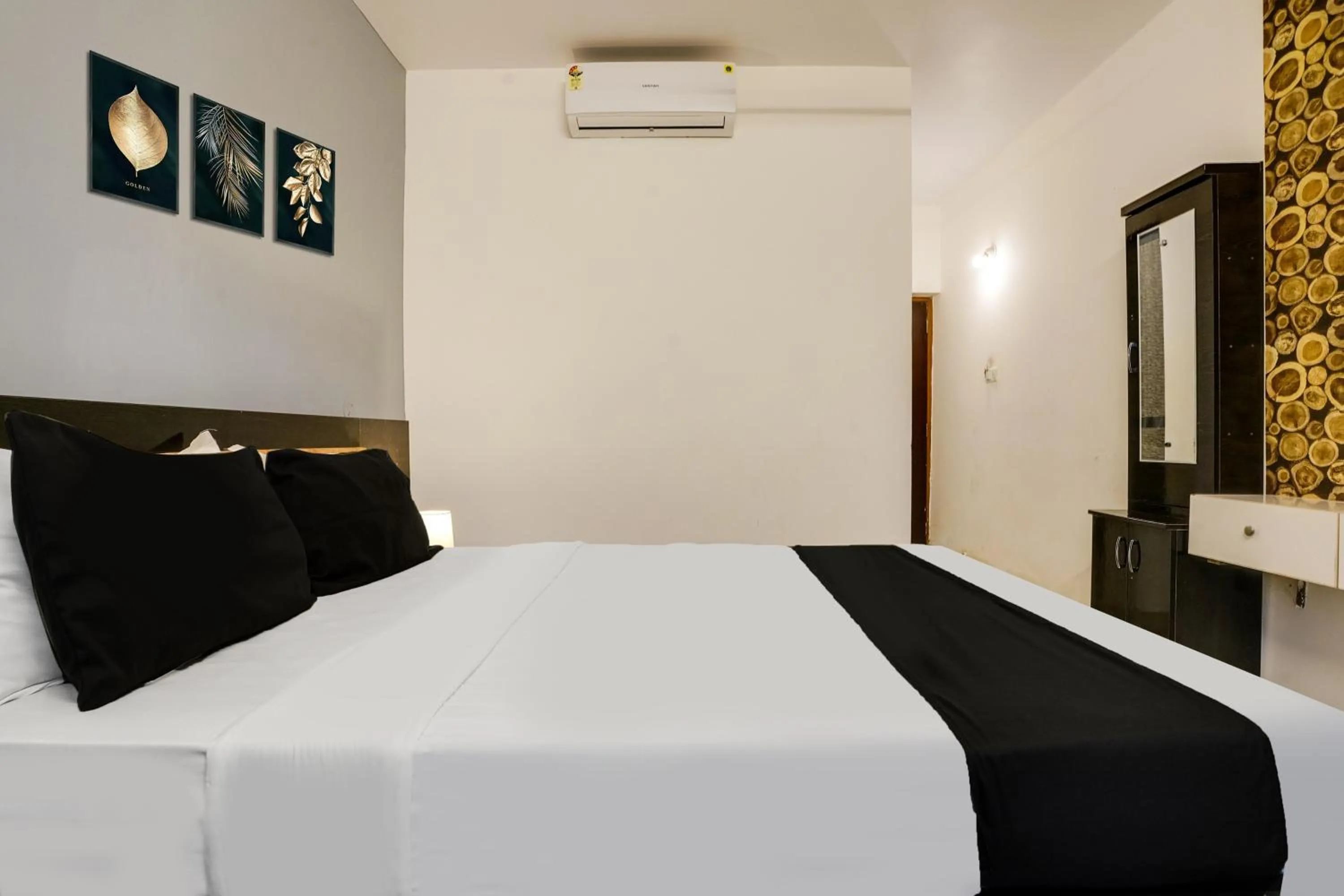 Bedroom, Bed in Super Collection O Morjim