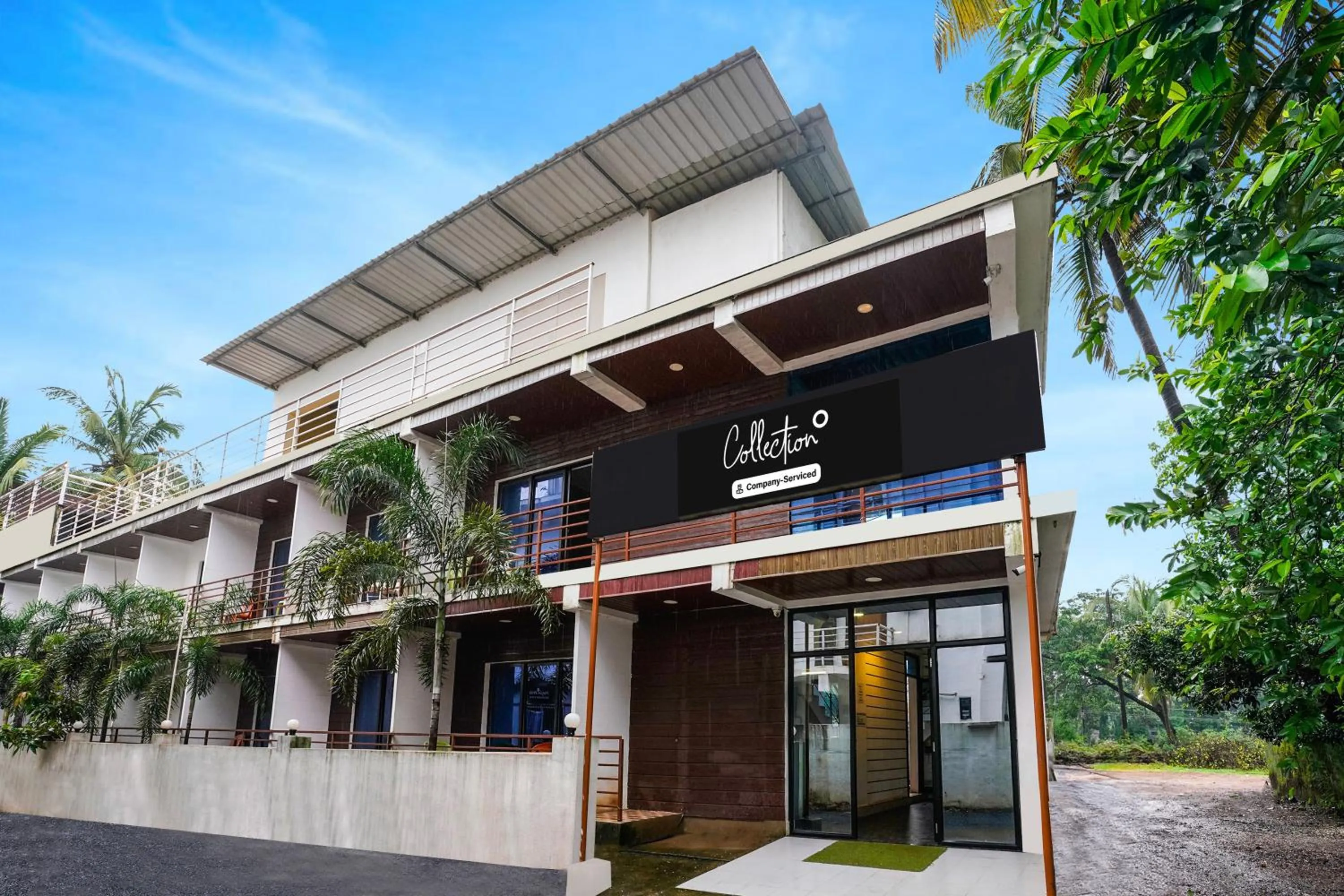 Facade/entrance in Super Collection O Morjim