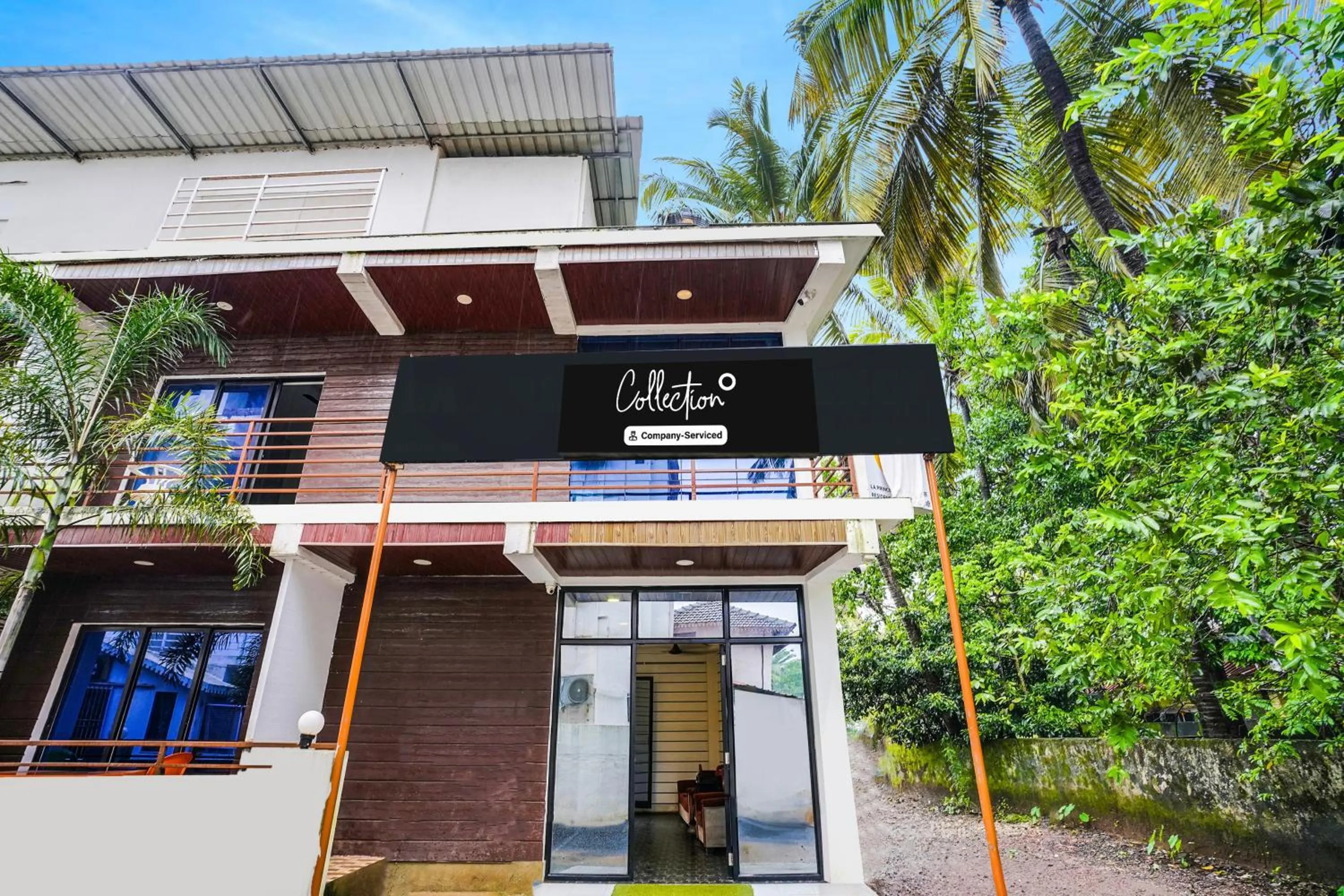 Facade/entrance in Super Collection O Morjim