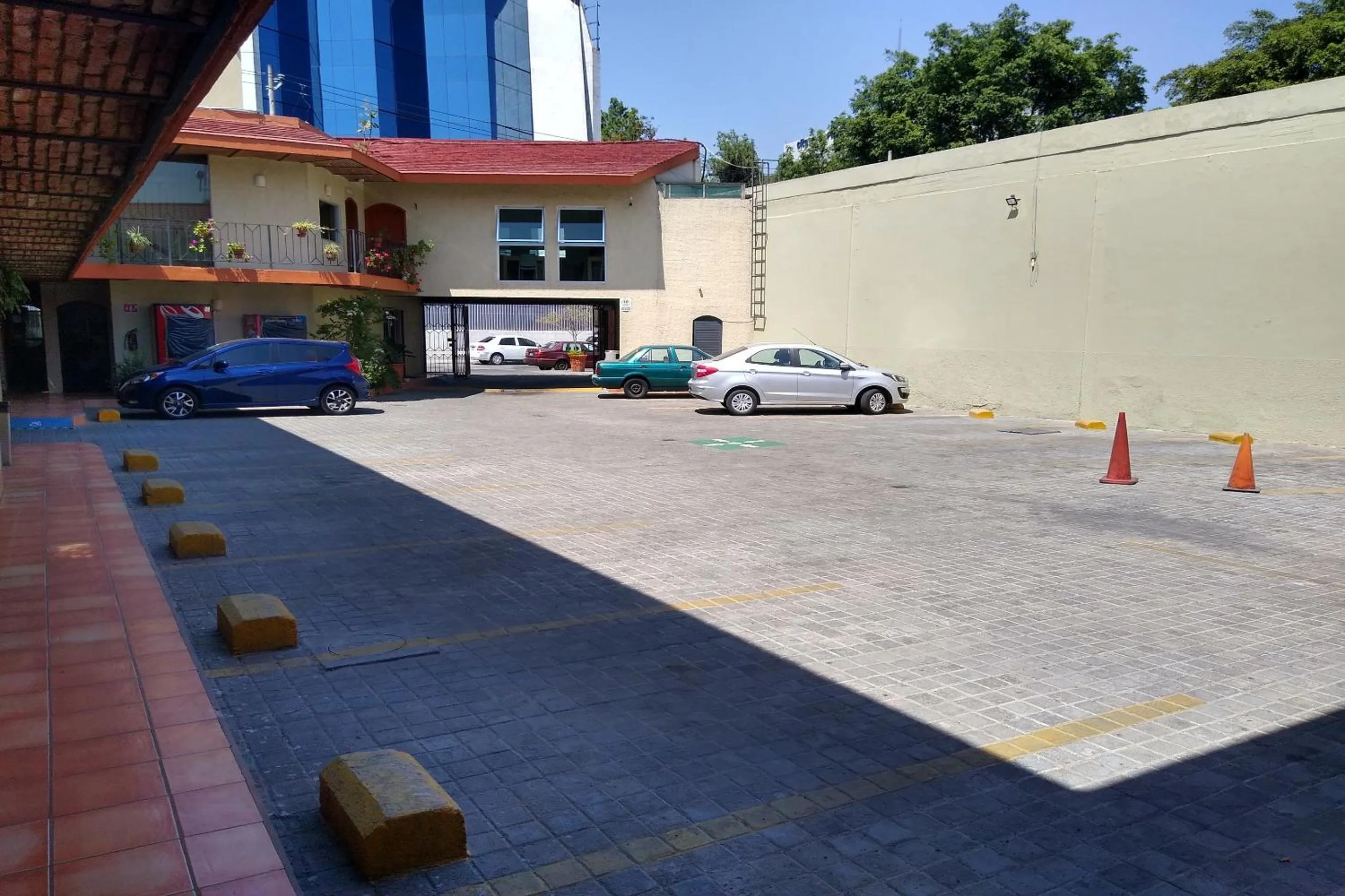 Property building in Hotel Villa Del Sol Expo