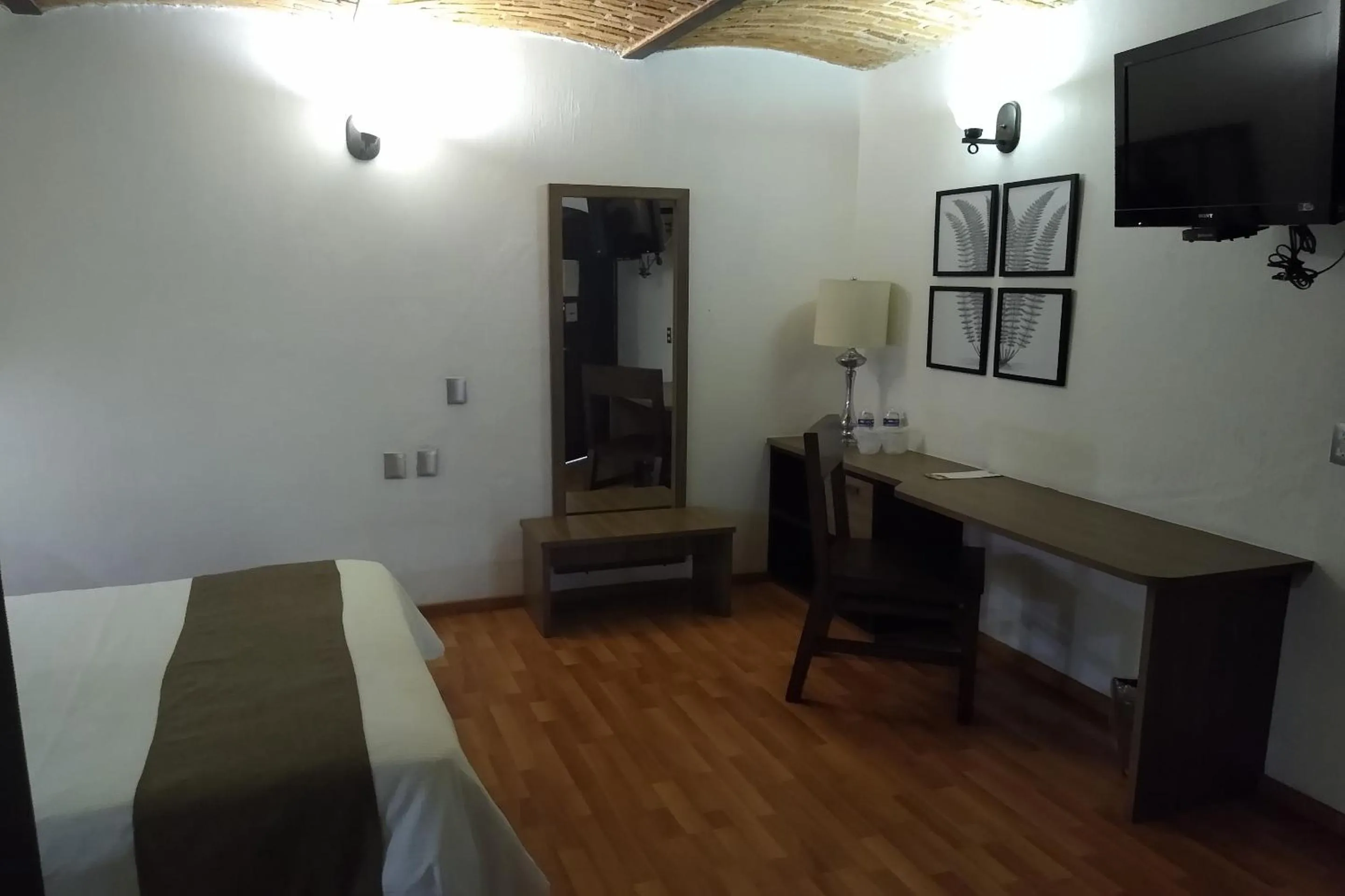 Photo of the whole room, Bed in Hotel Villa Del Sol Expo