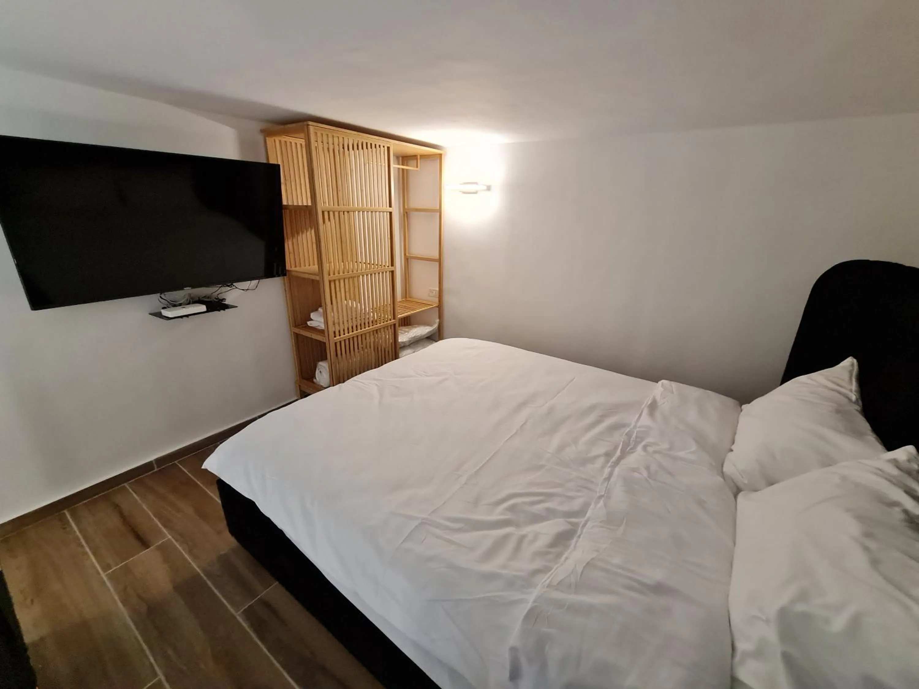 Bed in Cohens apartments