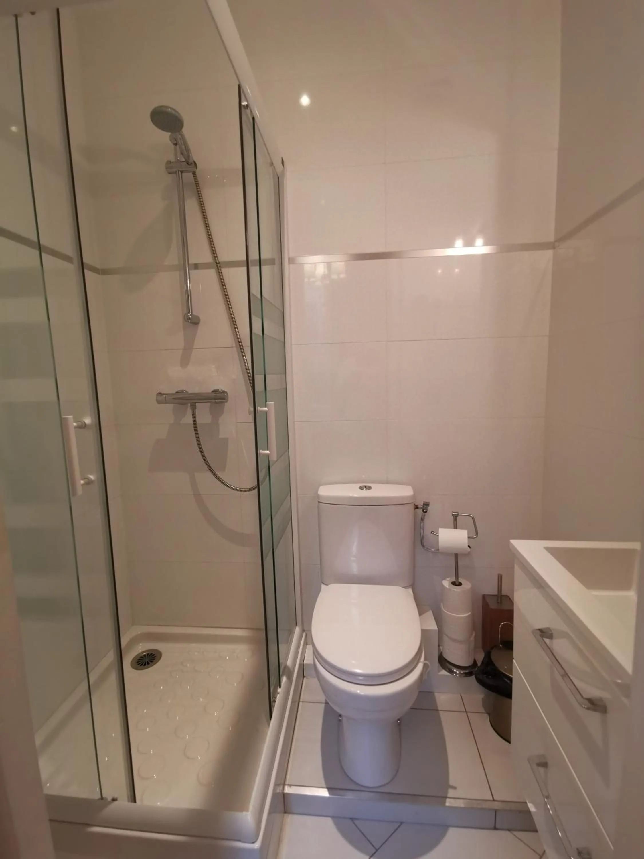 Shower in Hotel Oh Sevres Autrement