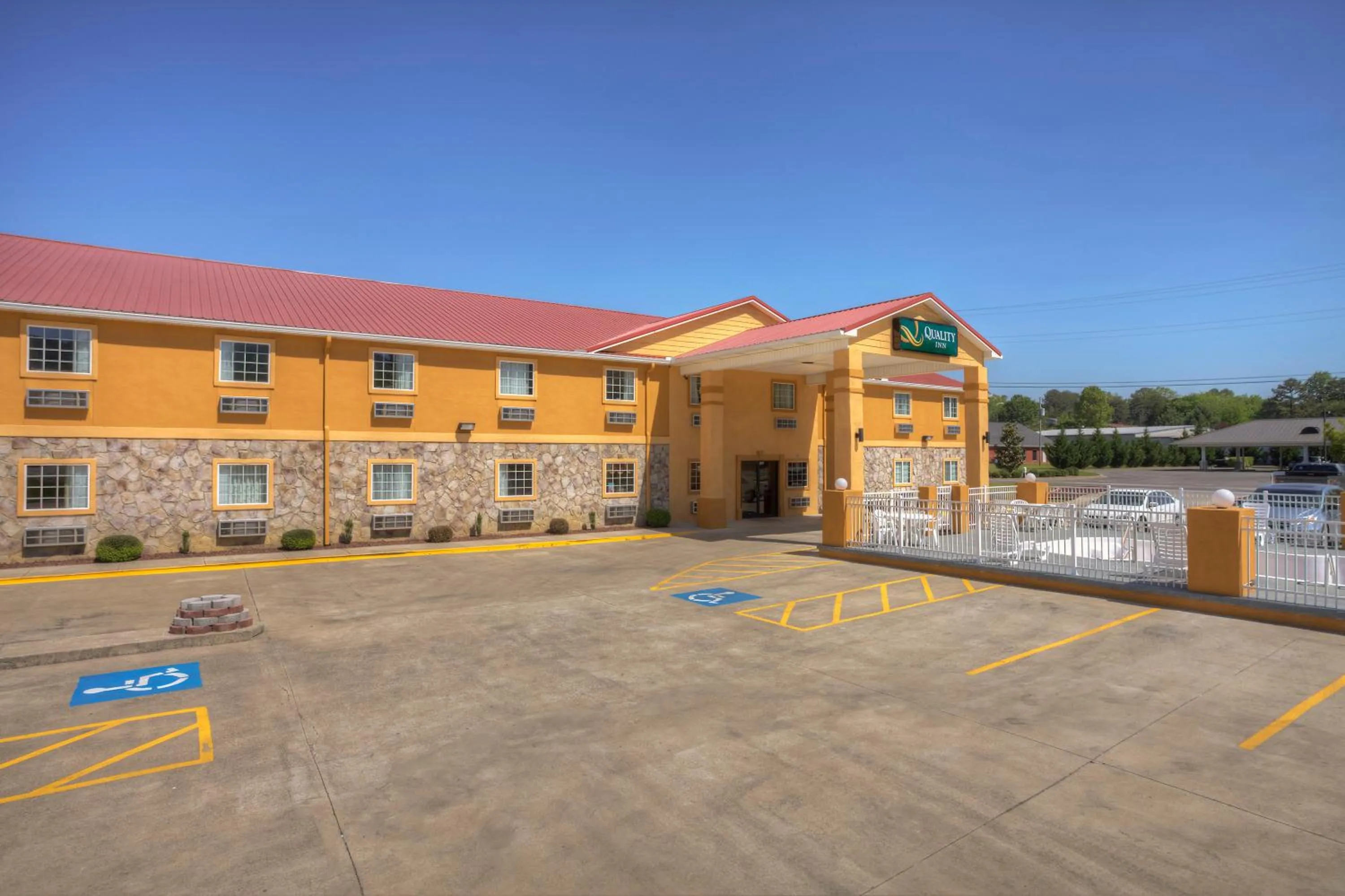 Property building in Quality Inn Fort Payne