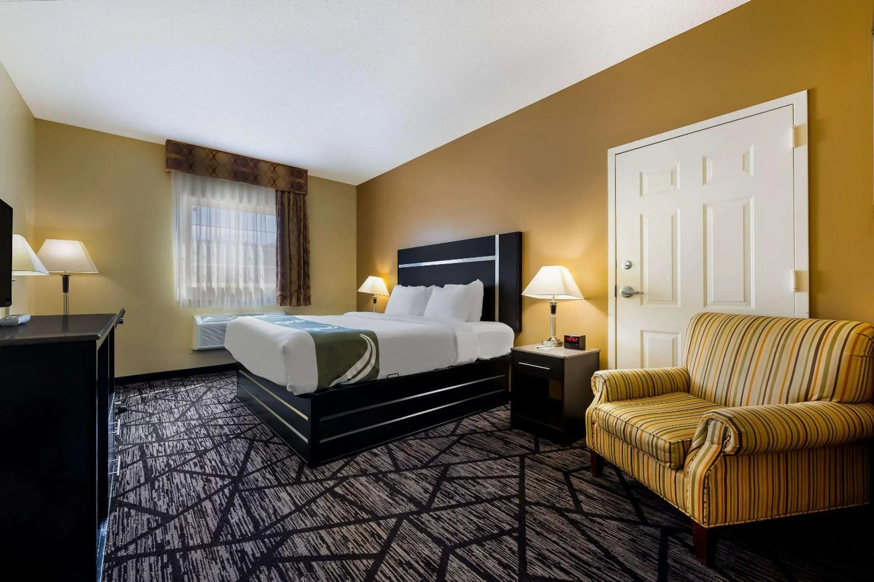 Bedroom, Bed in Quality Inn Fort Payne