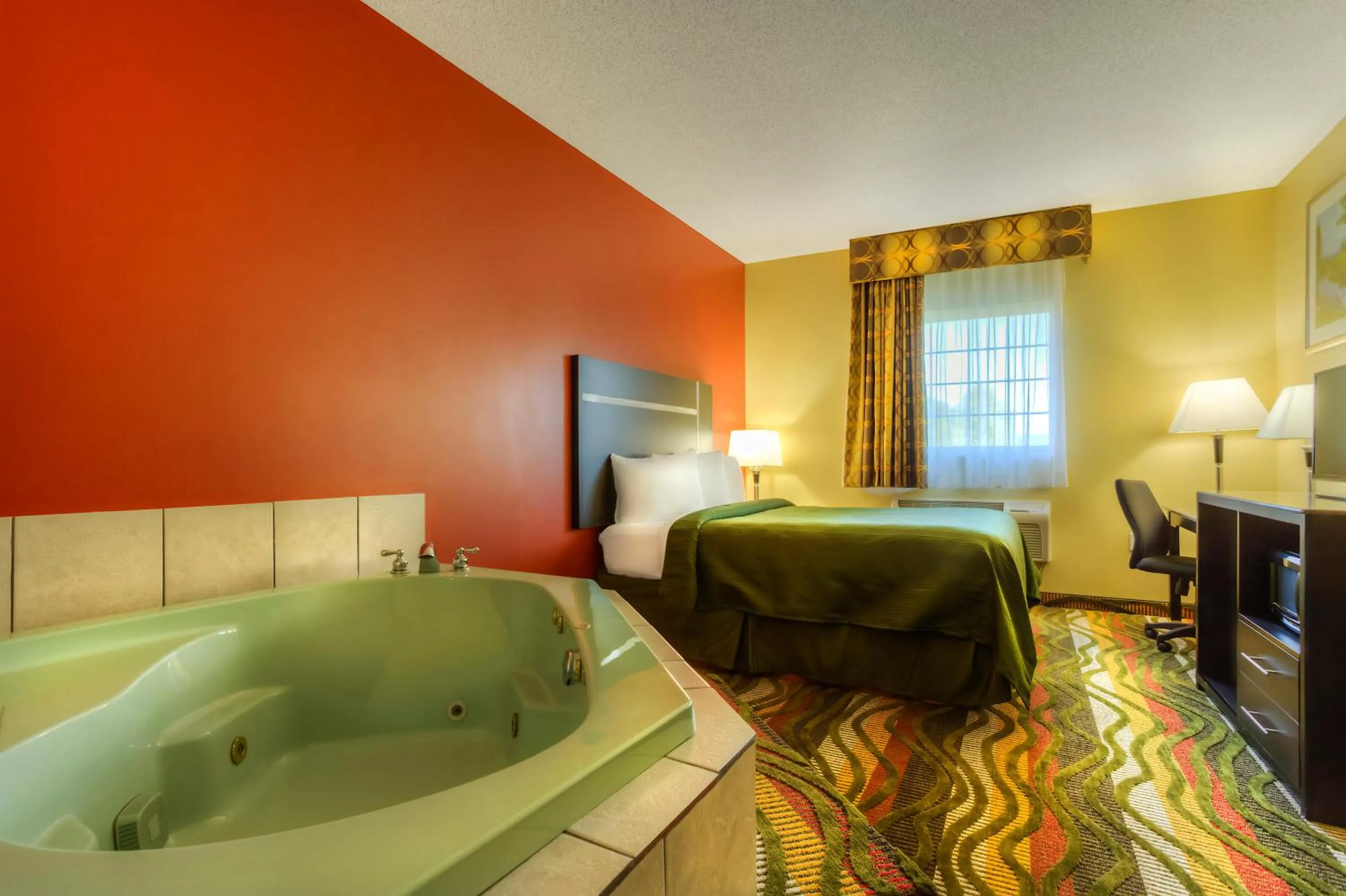 Bed in Quality Inn Fort Payne