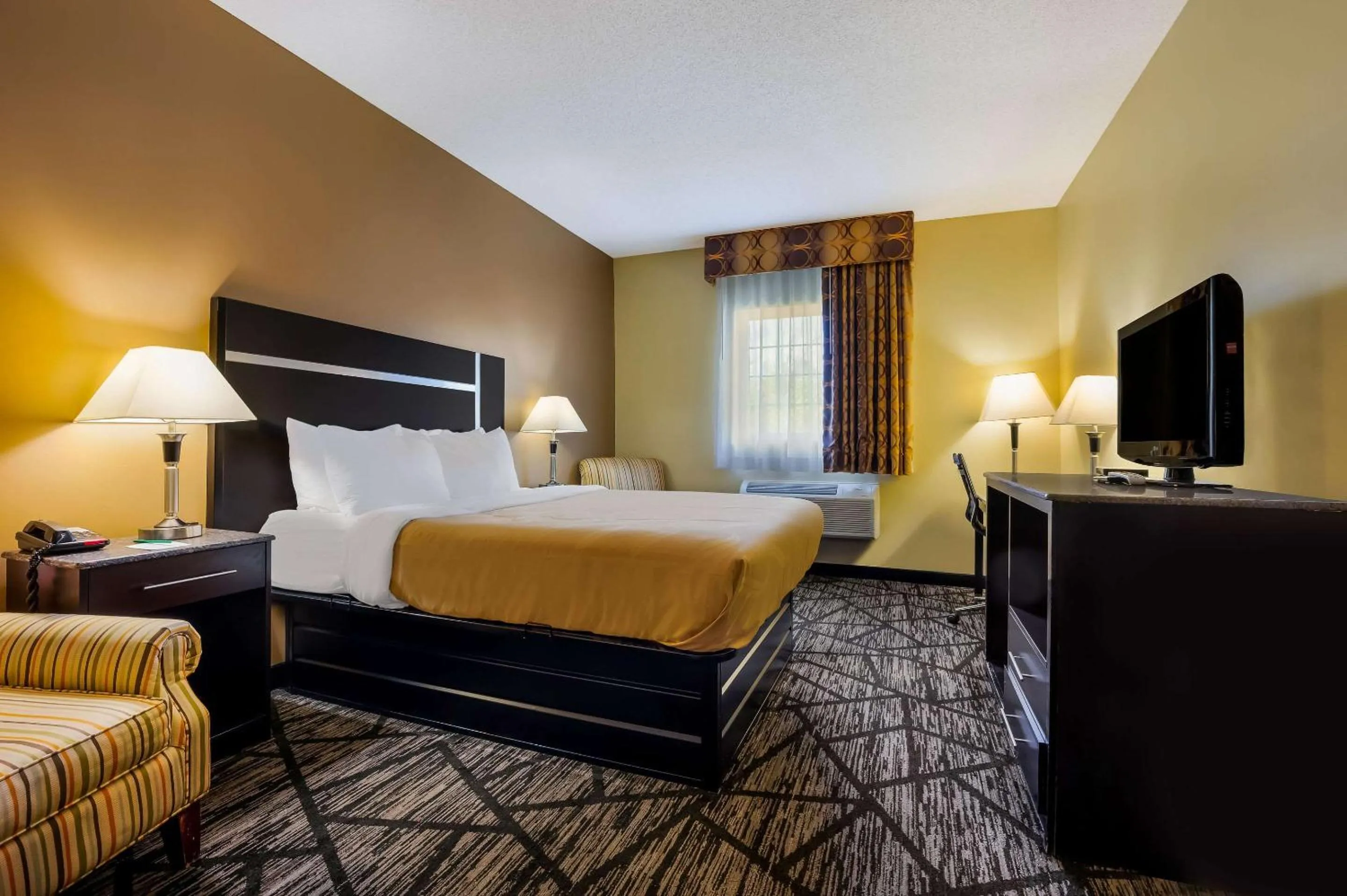 Bedroom, Bed in Quality Inn Fort Payne