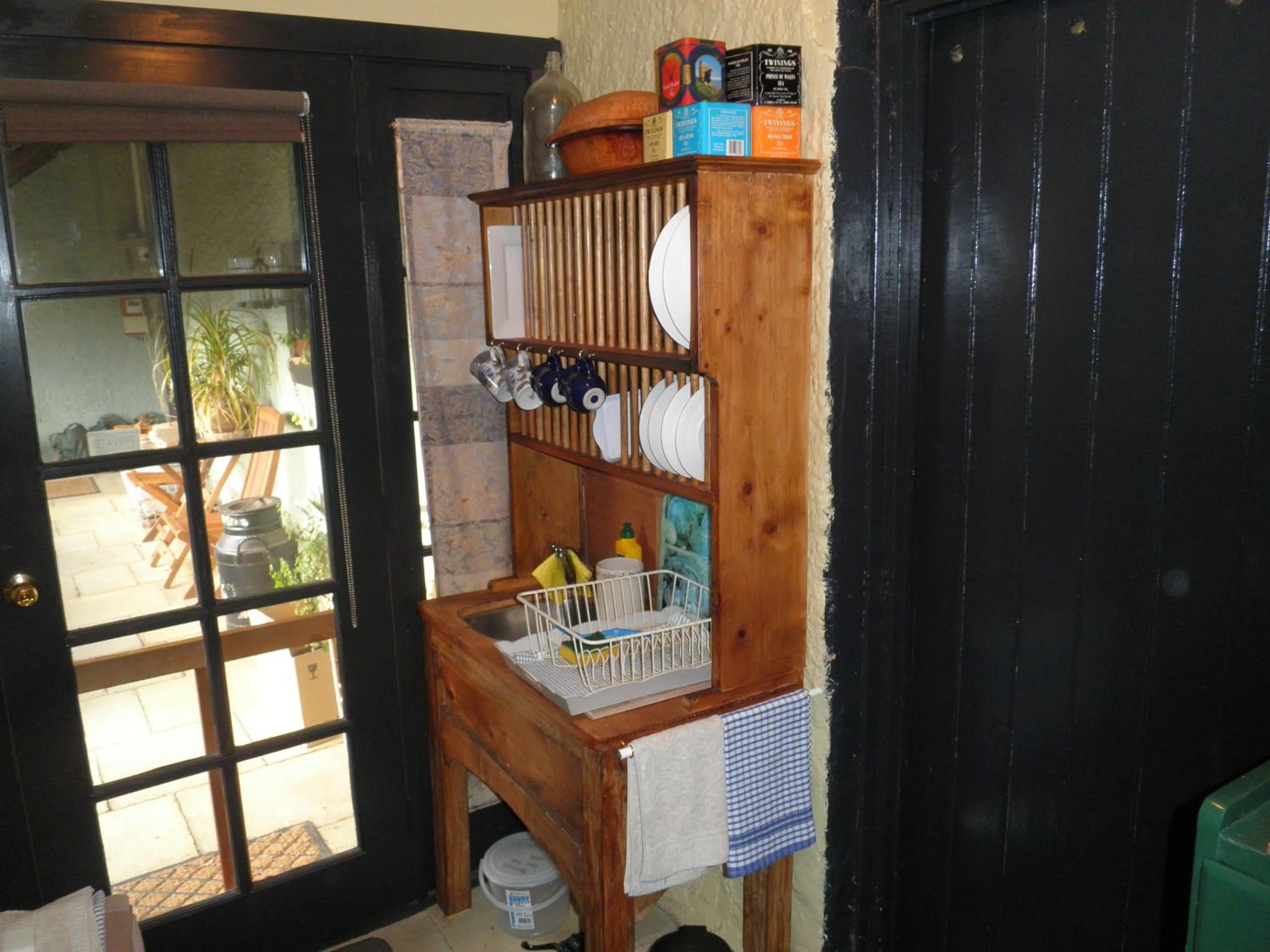 Photo of the whole room in Ivy on Glenelg