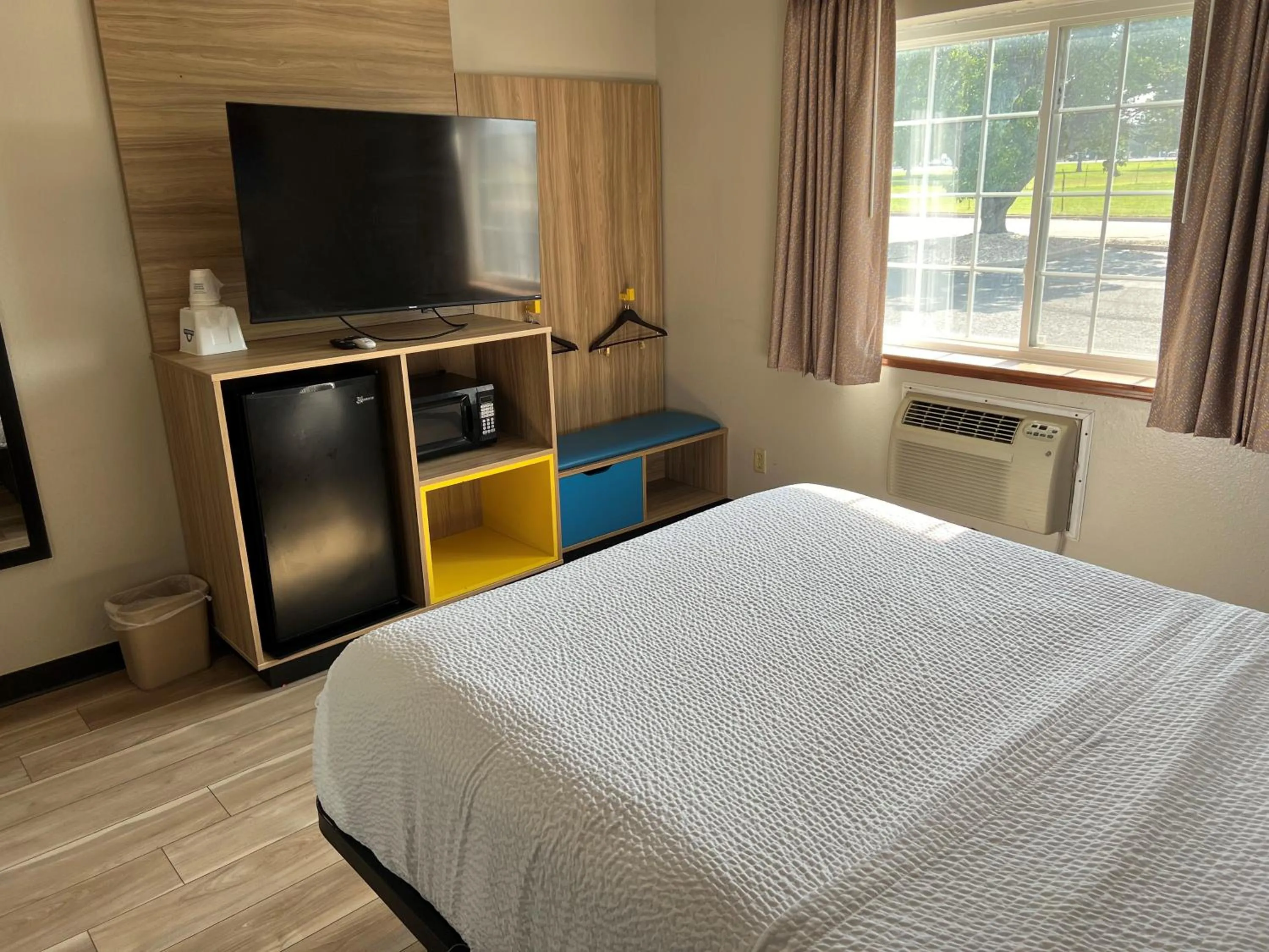 Bed in Days Inn by Wyndham Miami