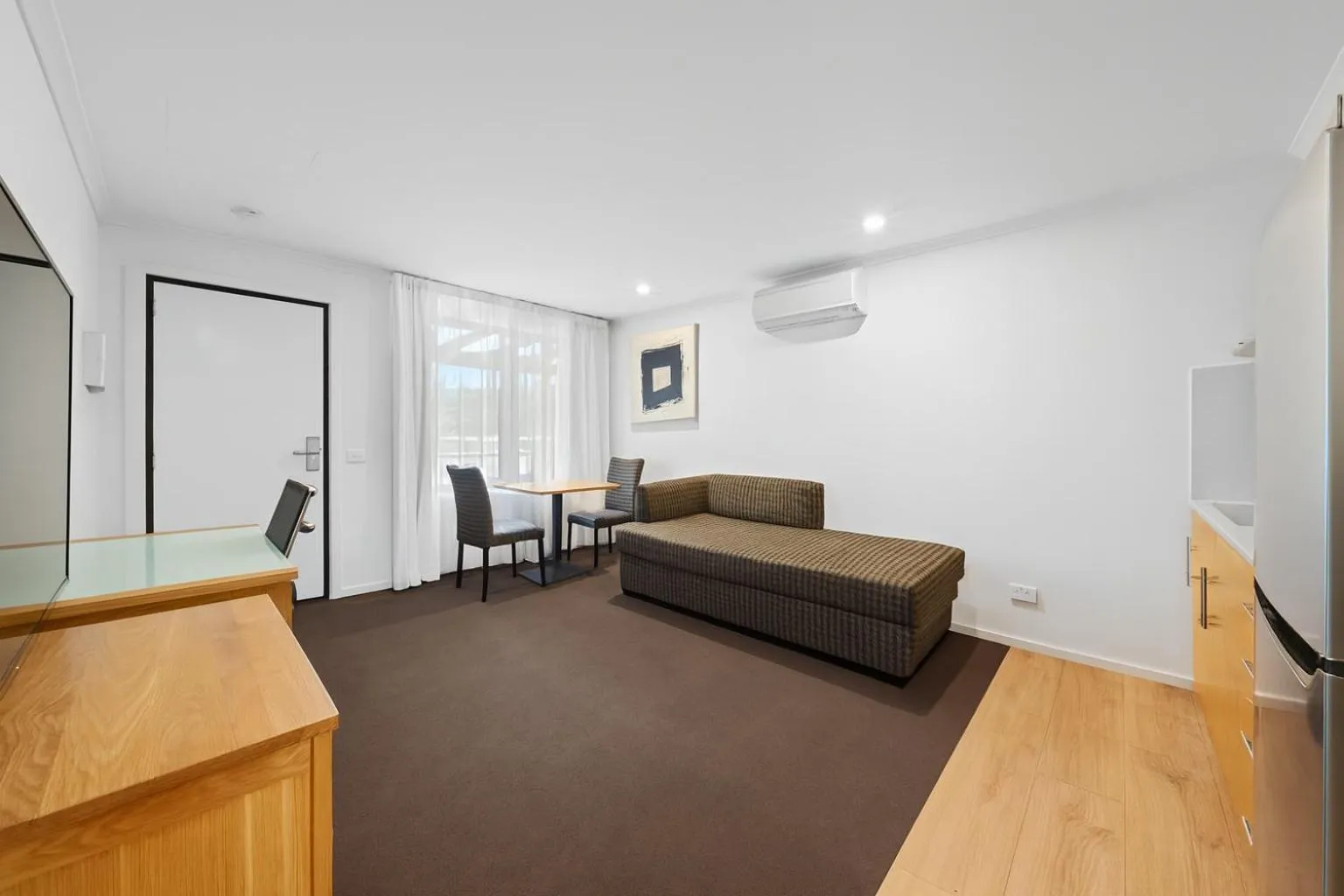 Living room in New Crossing Place Motel