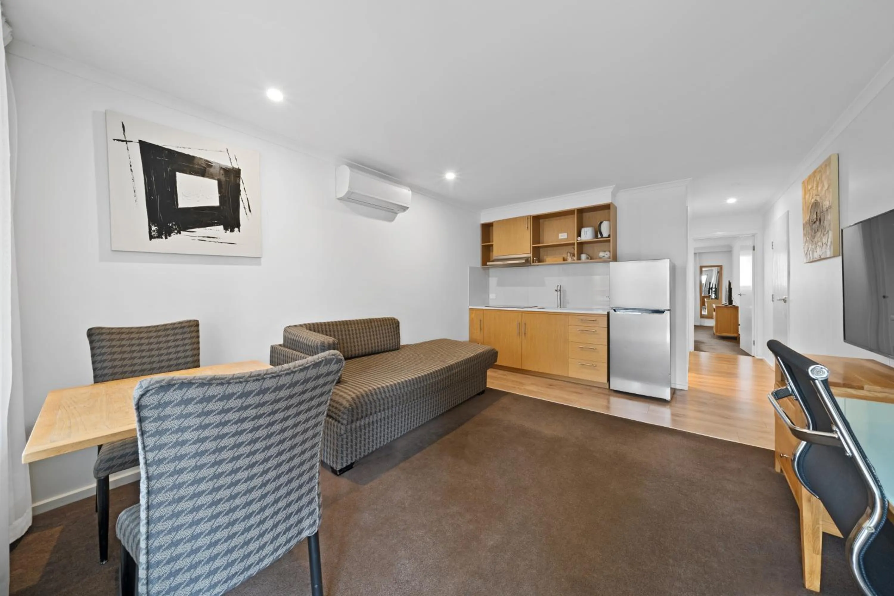 Living room in New Crossing Place Motel