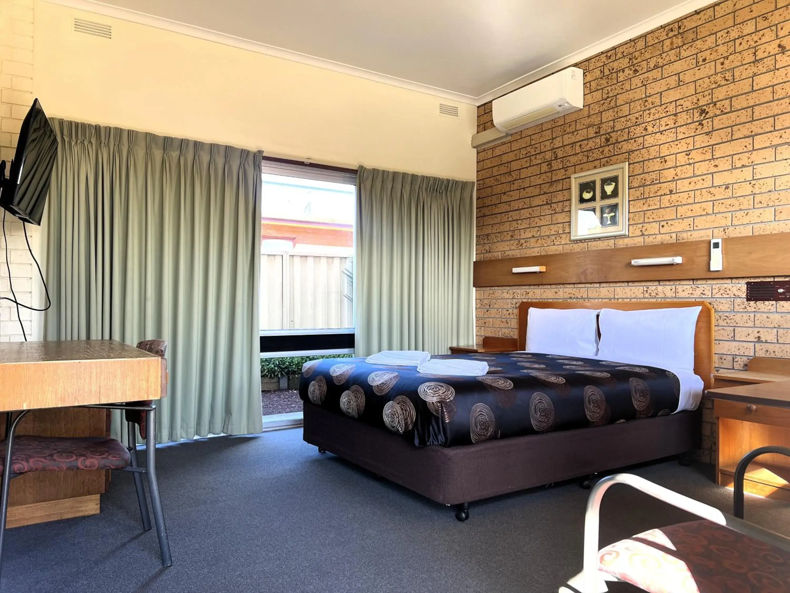Queen Room in Colac Mid City Motor Inn Queen Room in Colac Mid City Motor Inn
