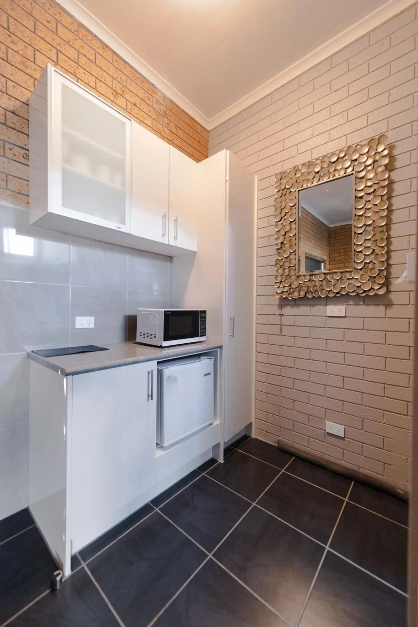 Kitchen or kitchenette in Colac Mid City Motor Inn