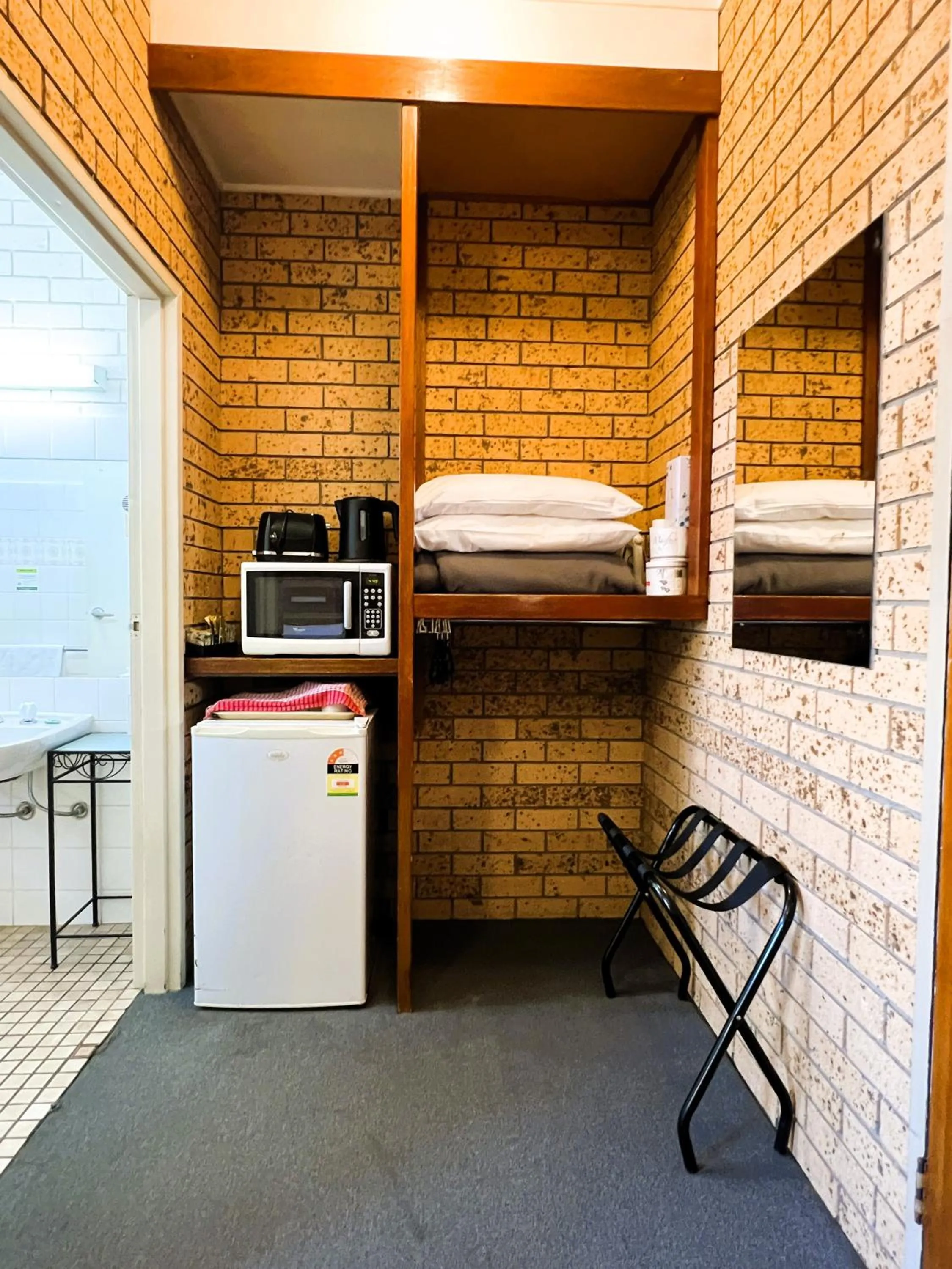Kitchen or kitchenette in Colac Mid City Motor Inn