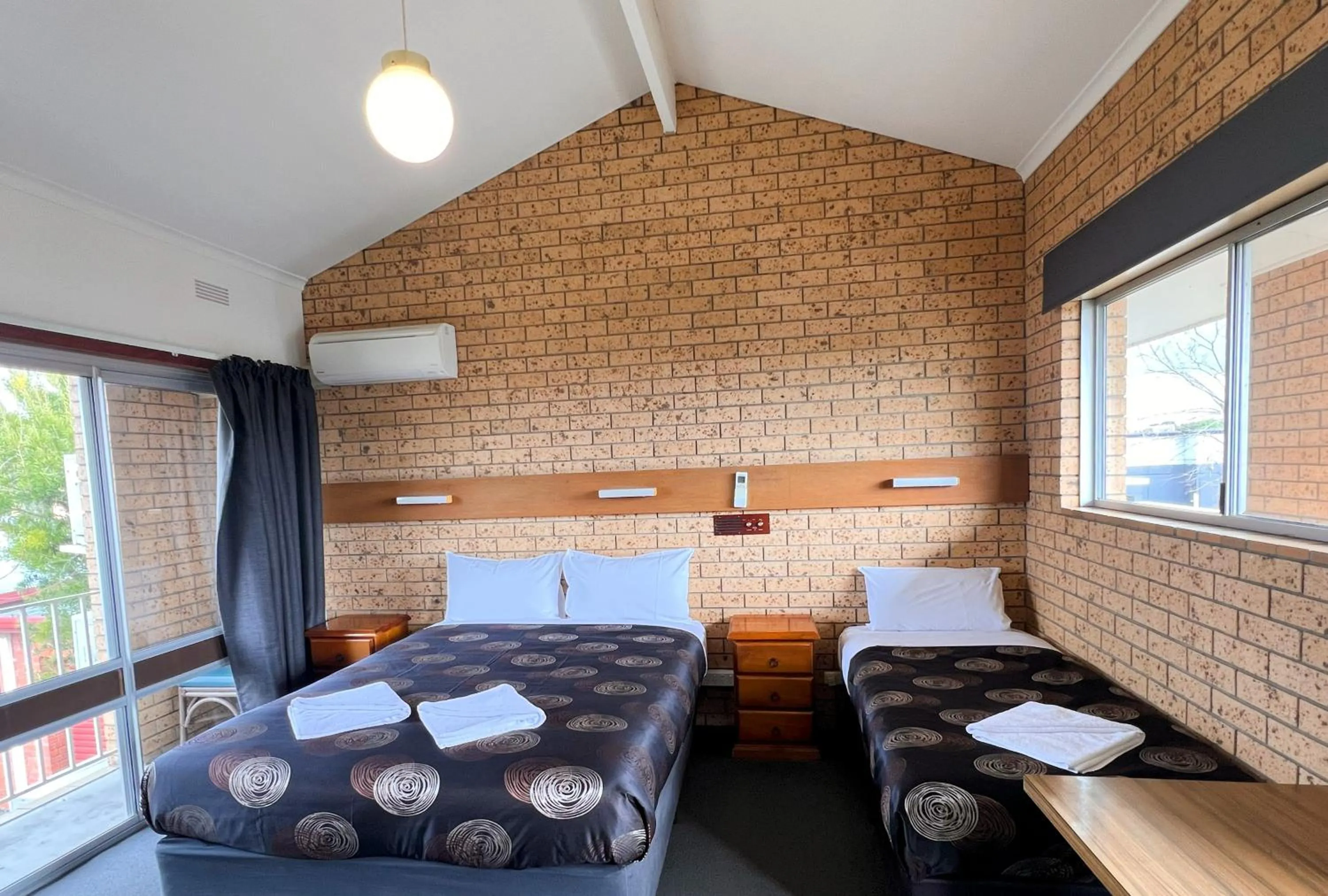 Photo of the whole room, Bed in Colac Mid City Motor Inn